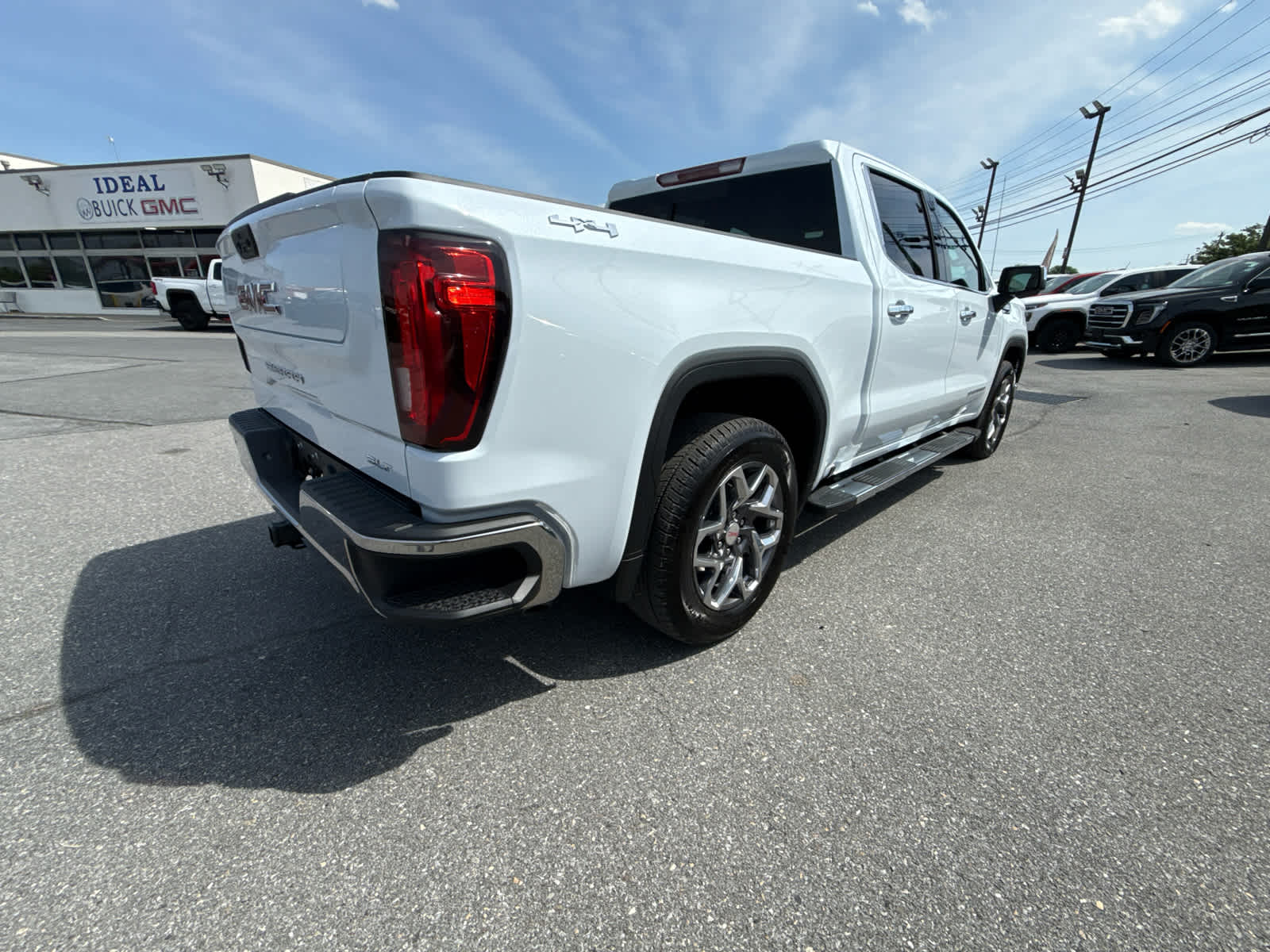 2026 GMC Sierra 1500 SLT - Photo 10