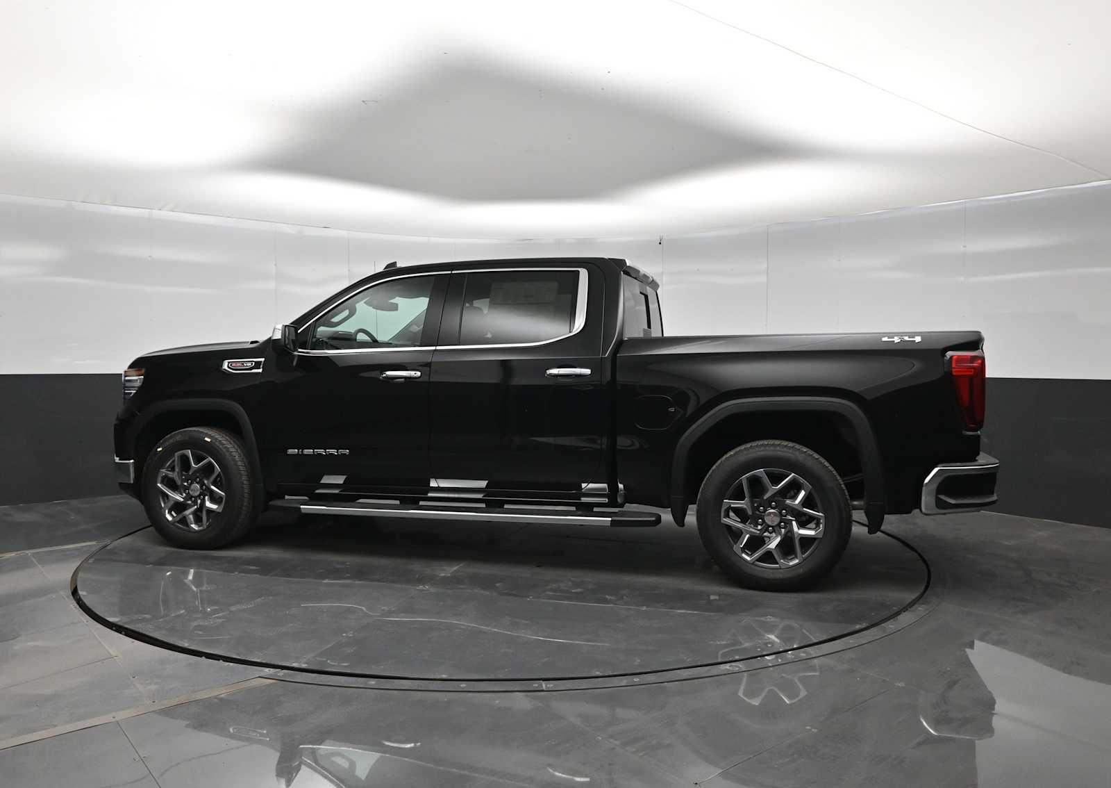 2026 GMC Sierra 1500 SLT - Photo 5