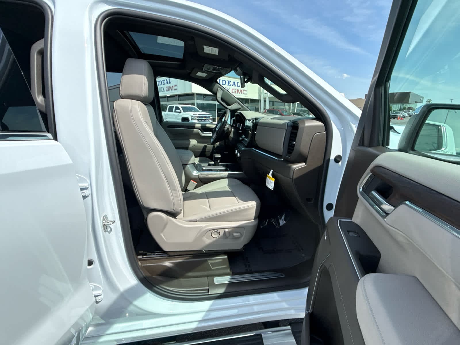 2026 GMC Sierra 1500 SLT - Photo 28