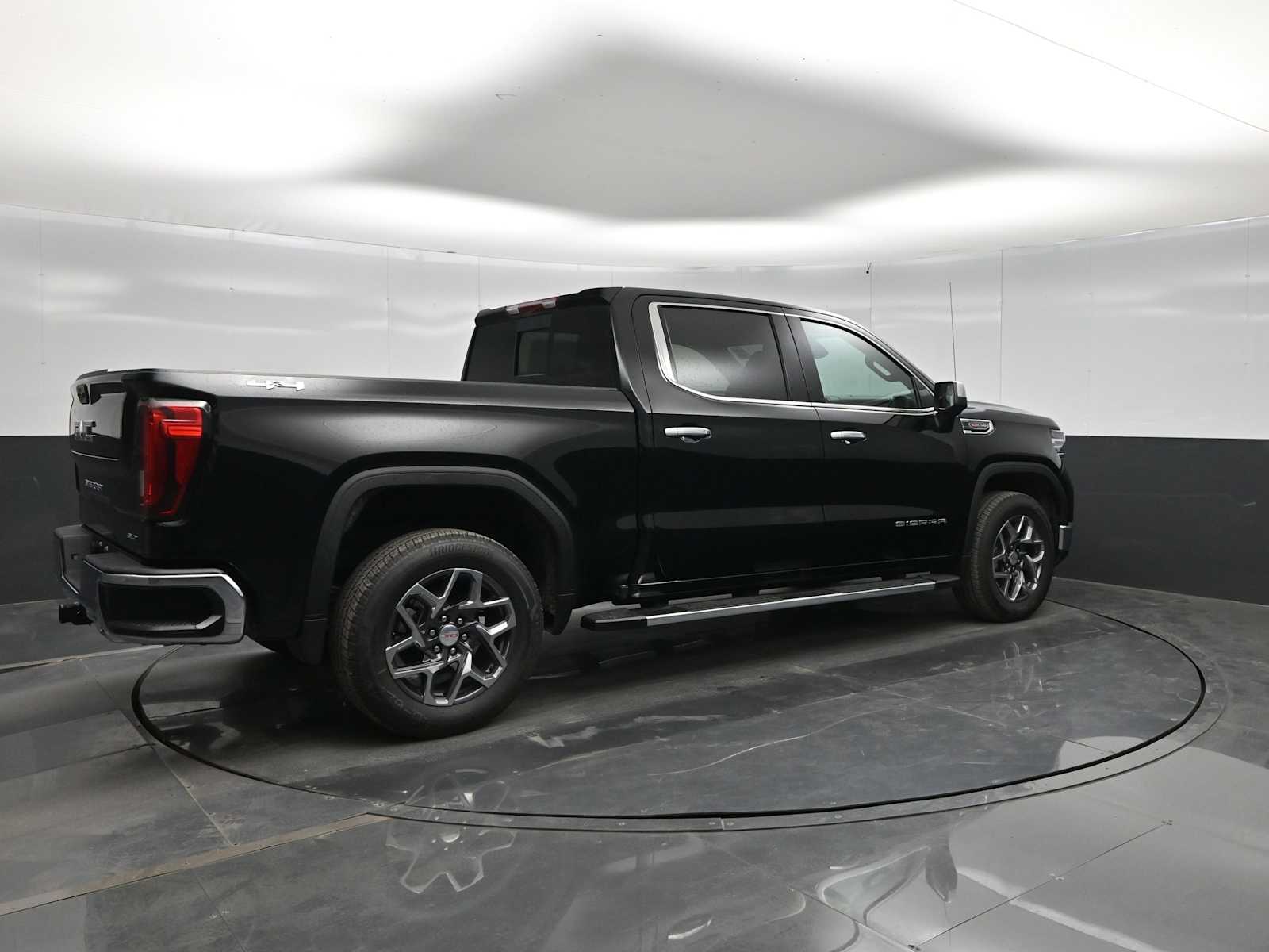 2026 GMC Sierra 1500 SLT - Photo 8