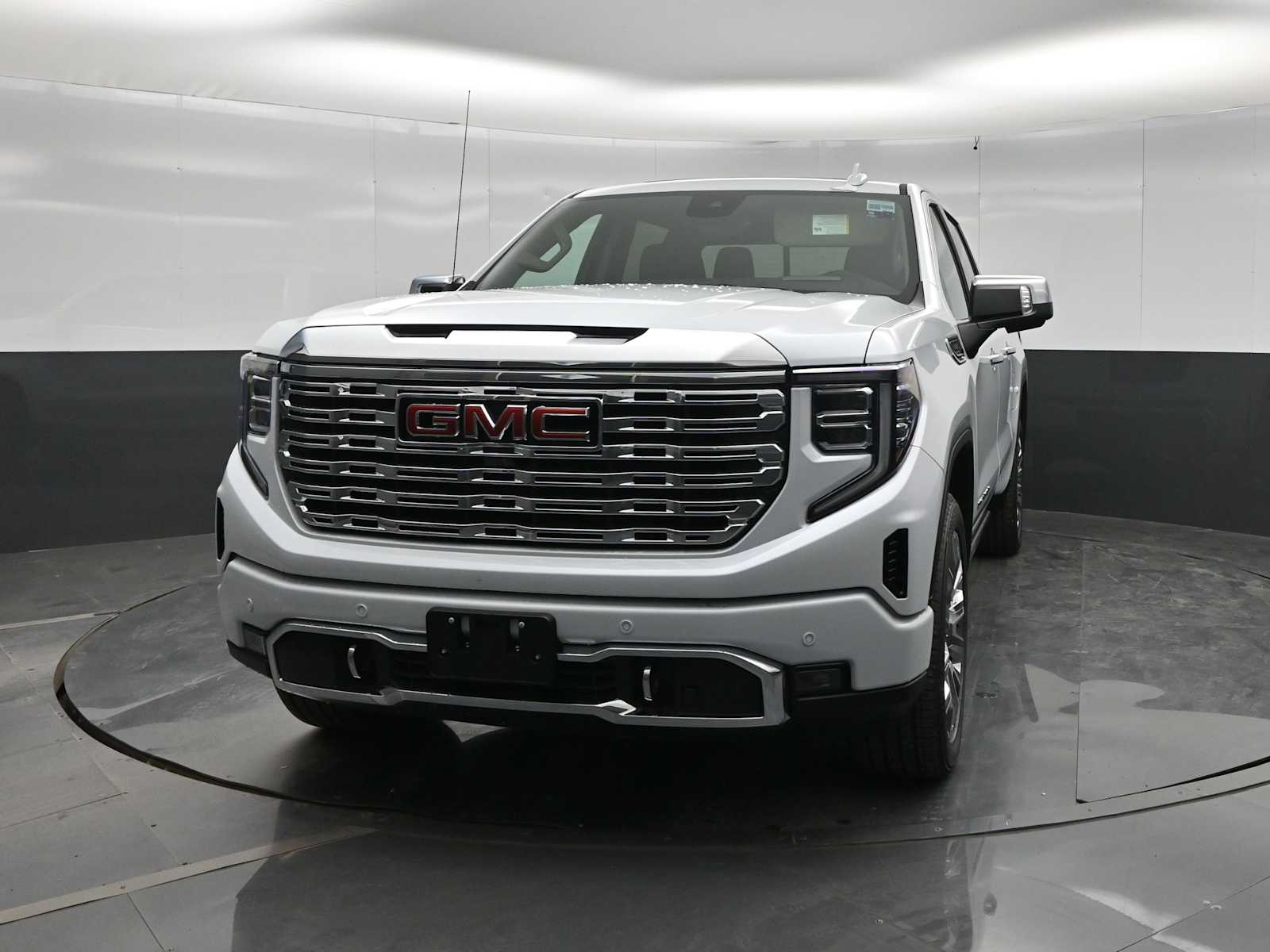 2026 GMC Sierra 1500 Denali - Photo 3