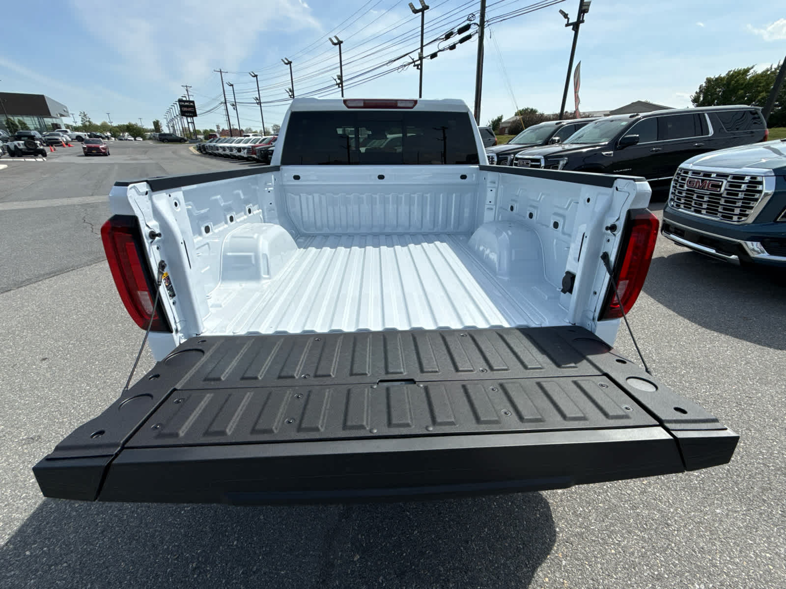 2026 GMC Sierra 1500 SLT - Photo 24