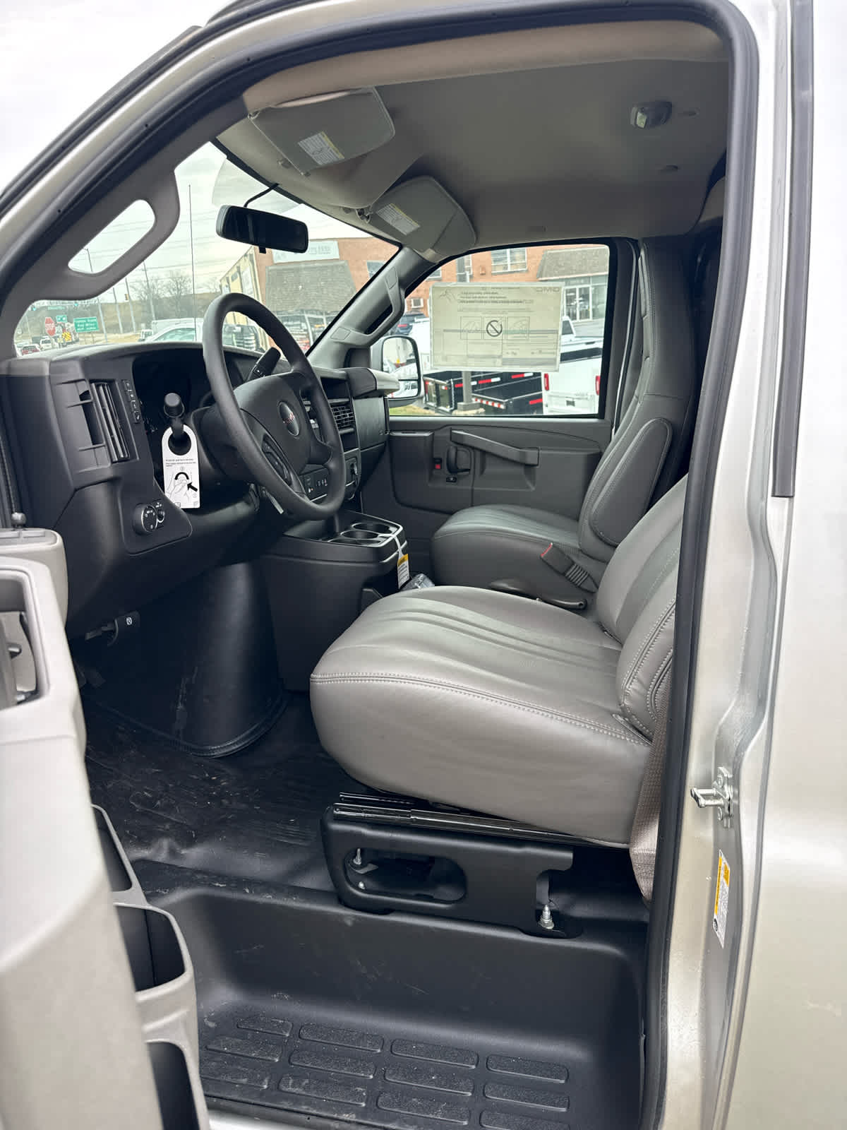 2025 GMC Savana Cargo Work Van - Photo 8