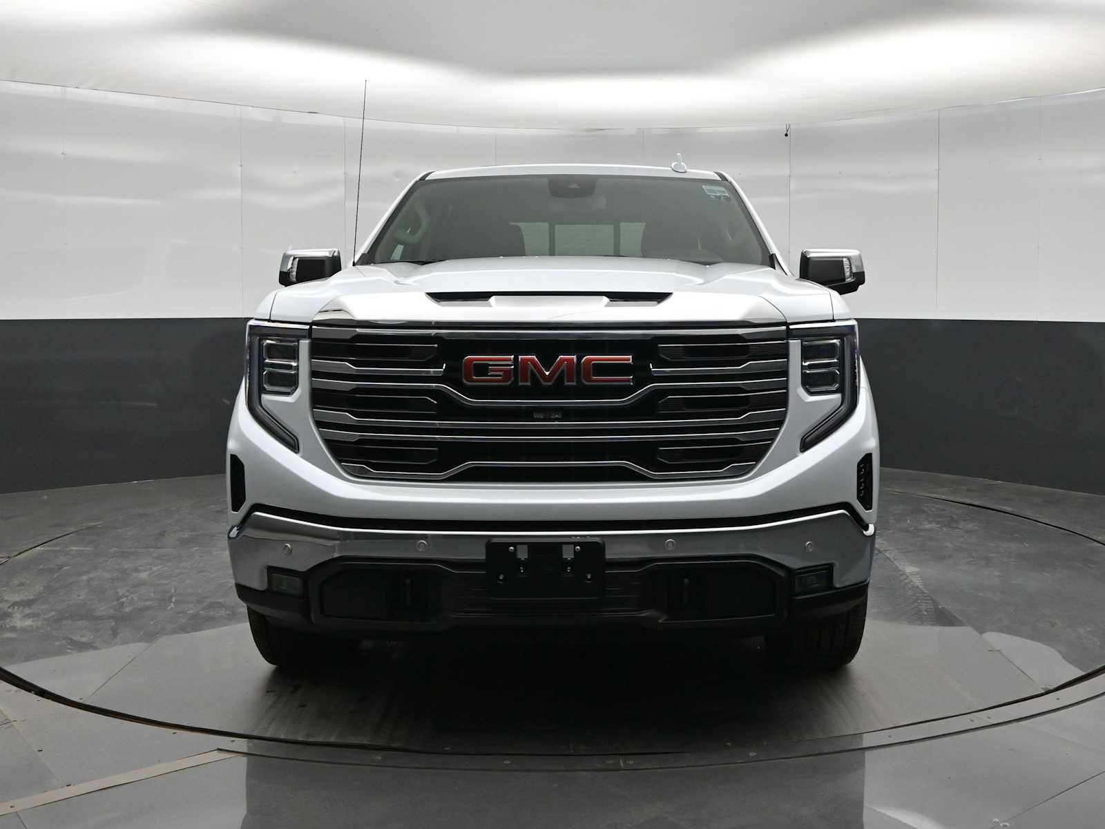 2026 GMC Sierra 1500 SLT - Photo 2