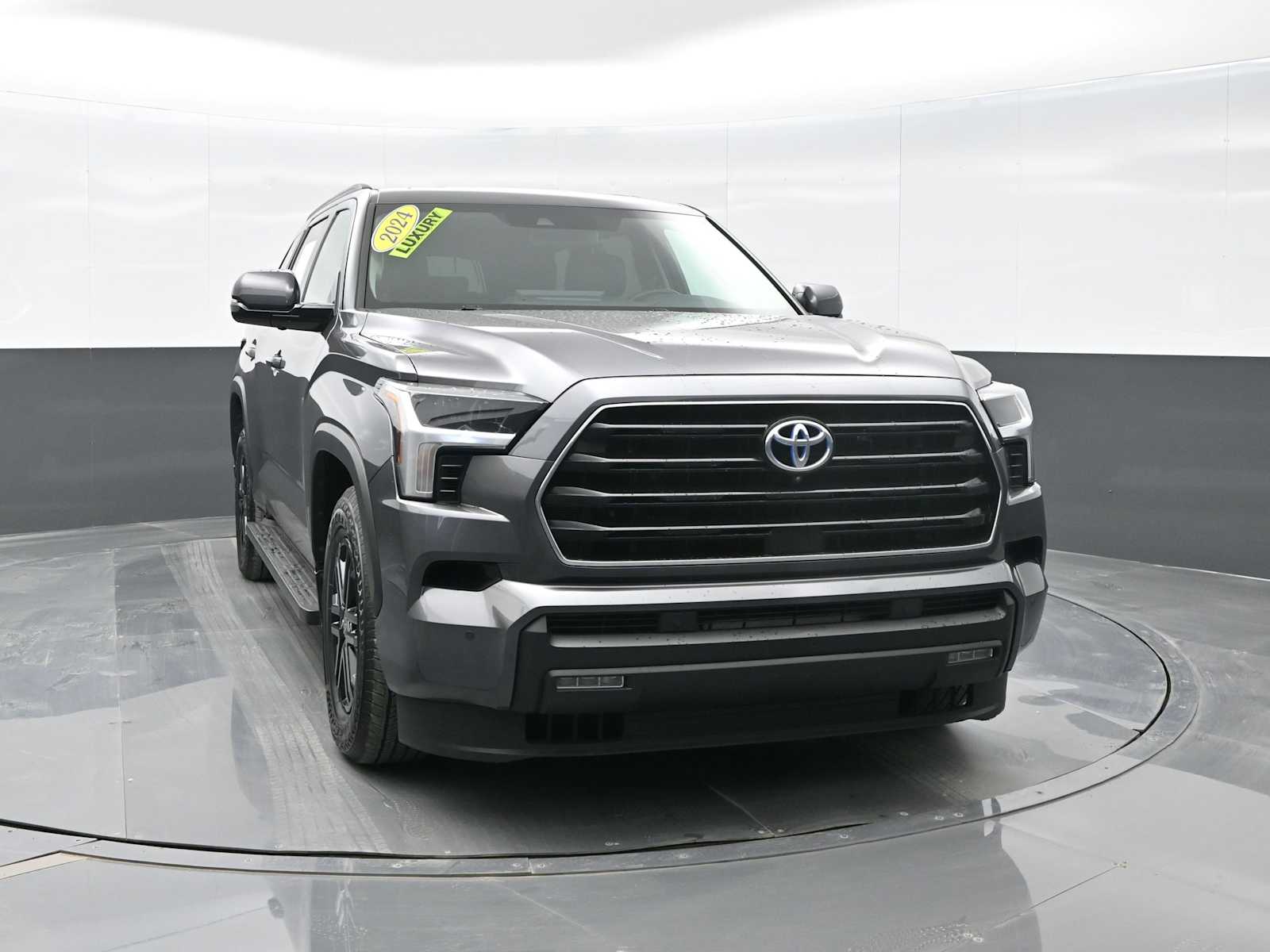 2024 Toyota Sequoia SR5 photo 2