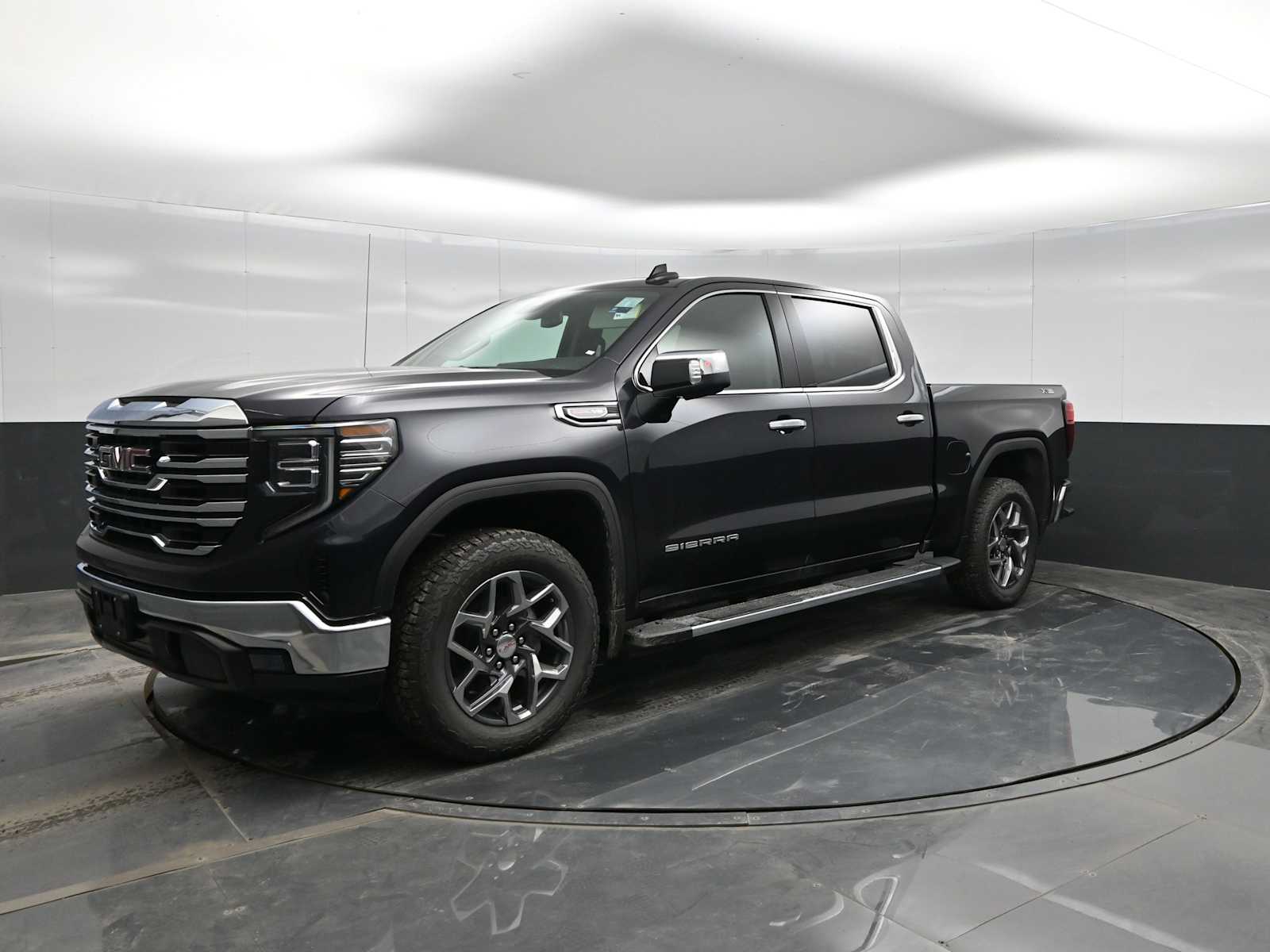 2026 GMC Sierra 1500 SLT's photo