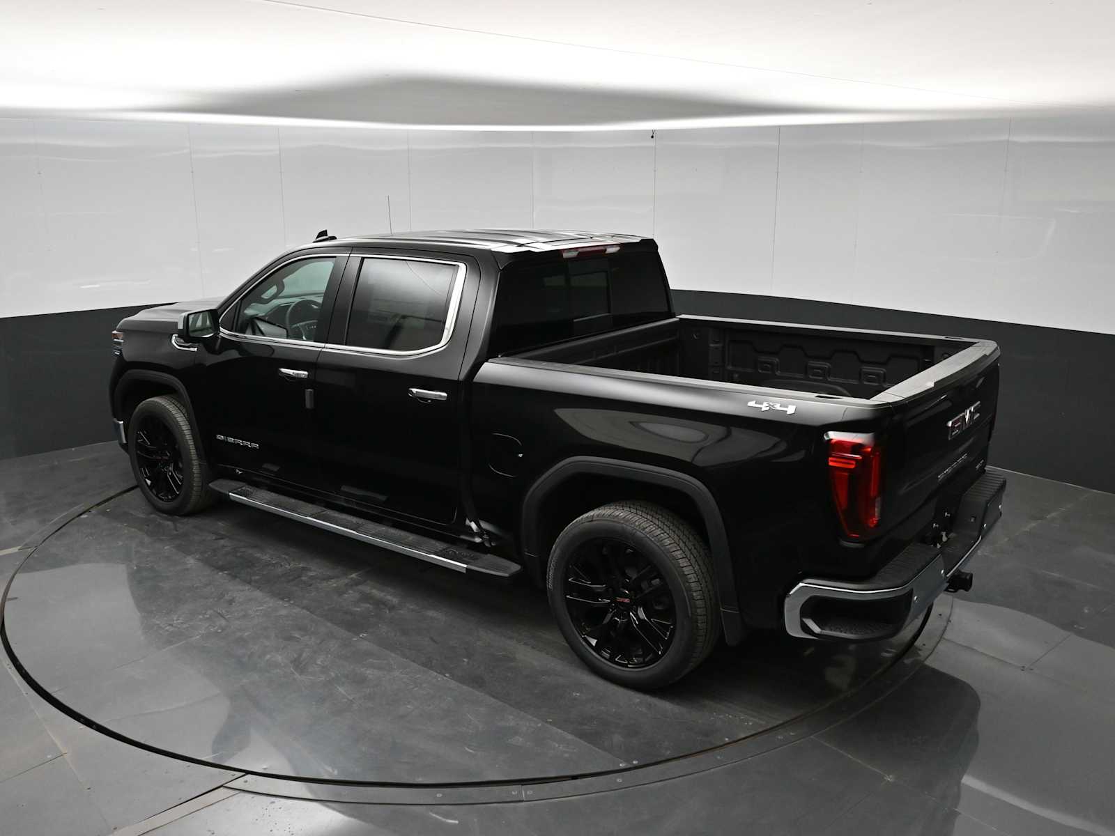 2026 GMC Sierra 1500 SLT - Photo 31