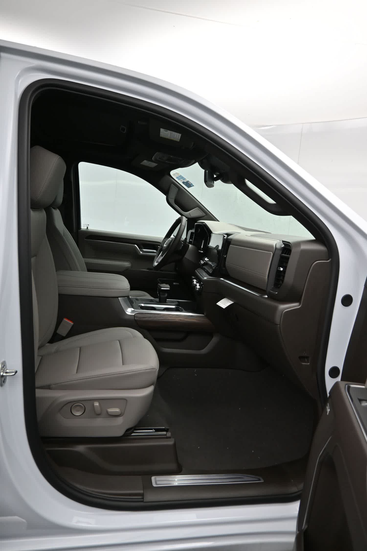 2026 GMC Sierra 1500 SLT - Photo 11