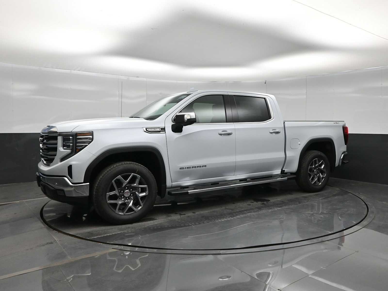 2026 GMC Sierra 1500 SLT - Photo 4