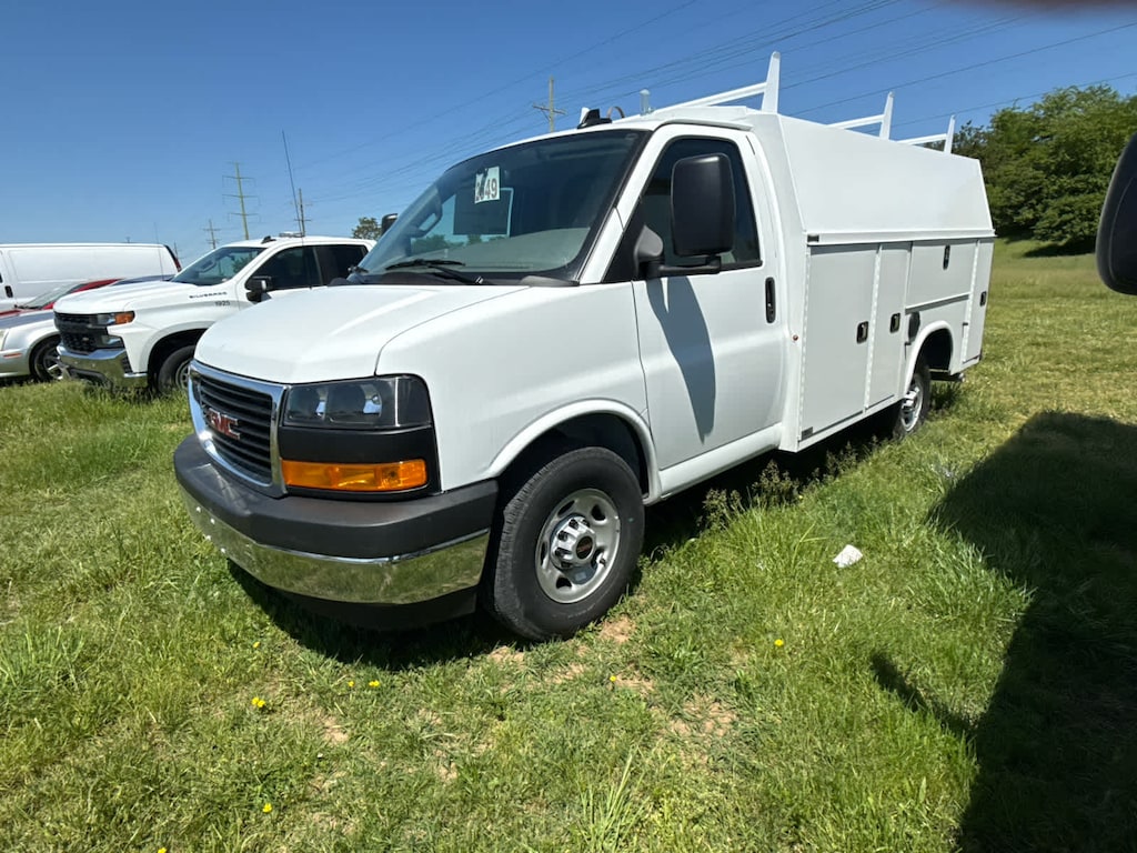 New 2025 GMC Savana Cutaway 3500 1WT Cutaway Van