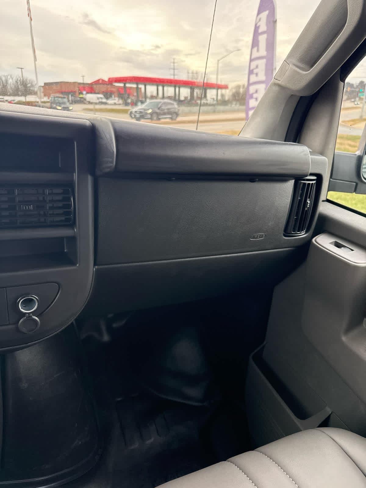 2025 GMC Savana Cargo Work Van - Photo 11