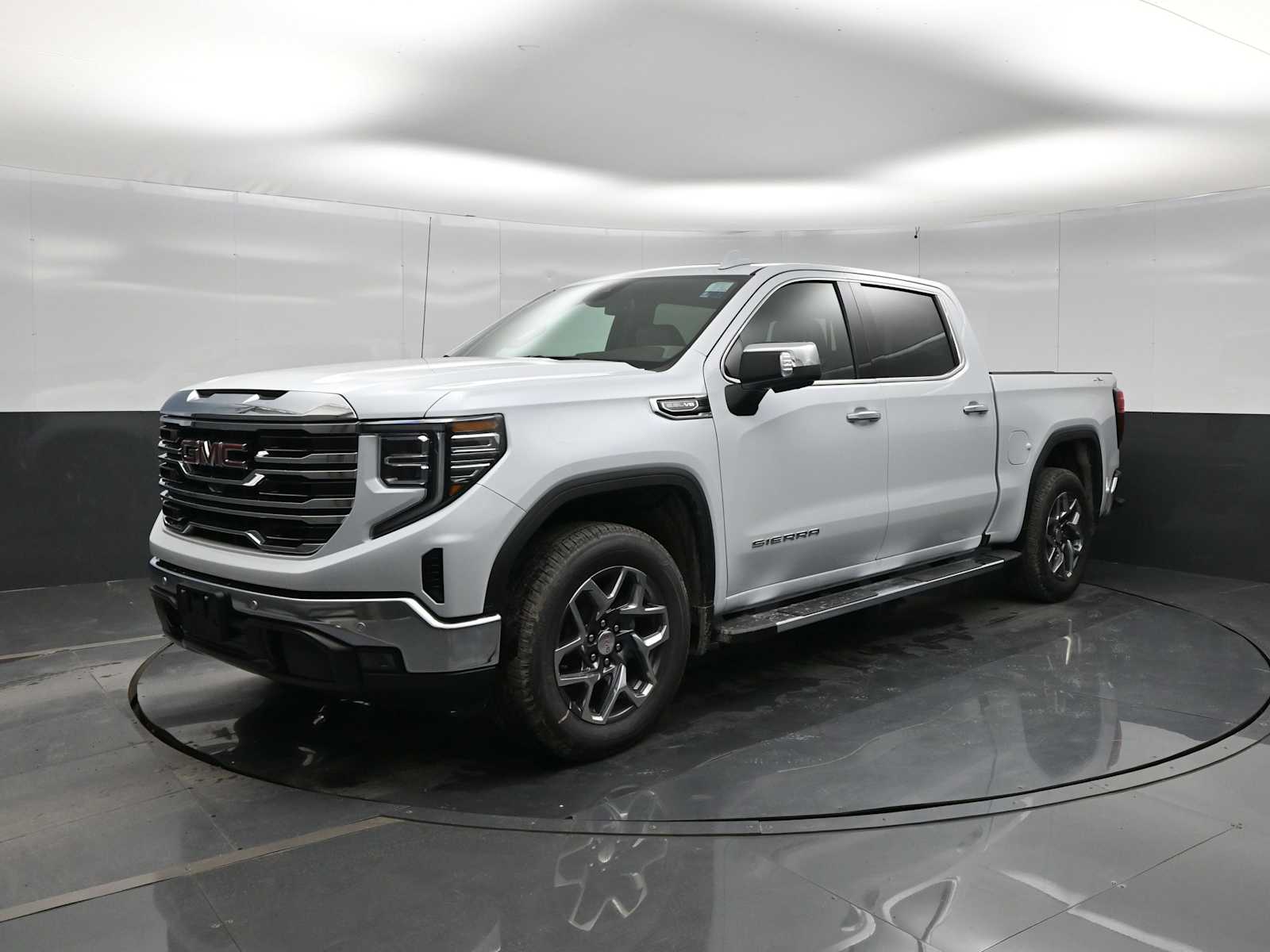 2026 GMC Sierra 1500 SLT - Photo 4