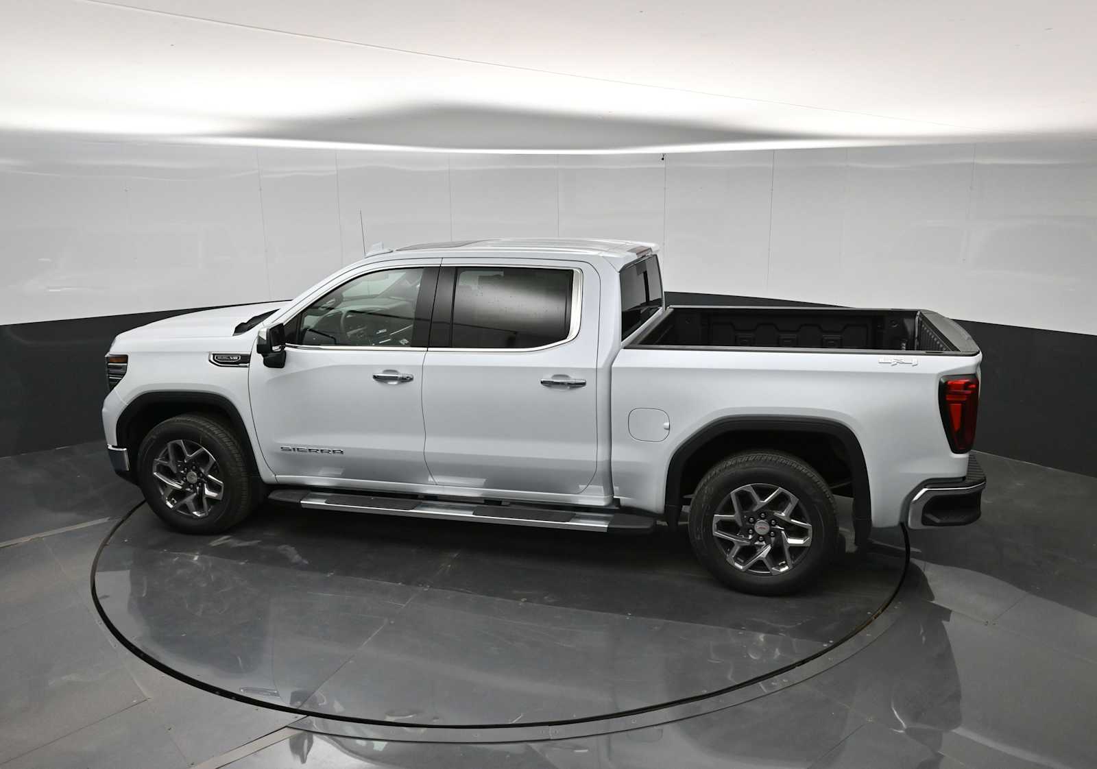 2026 GMC Sierra 1500 SLT - Photo 30