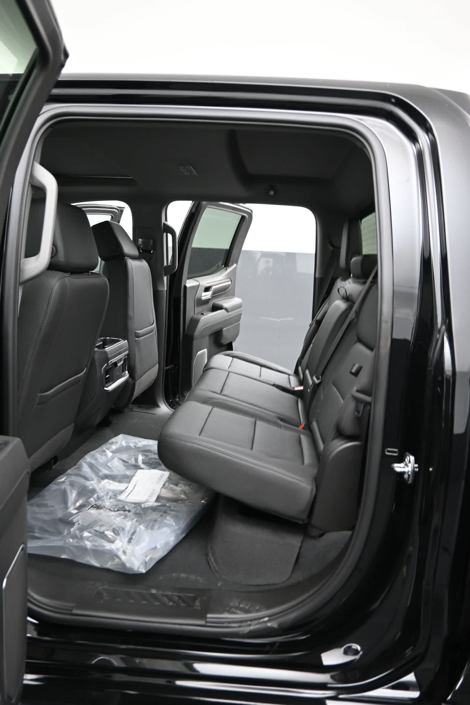 2026 GMC Sierra 1500 SLT - Photo 15