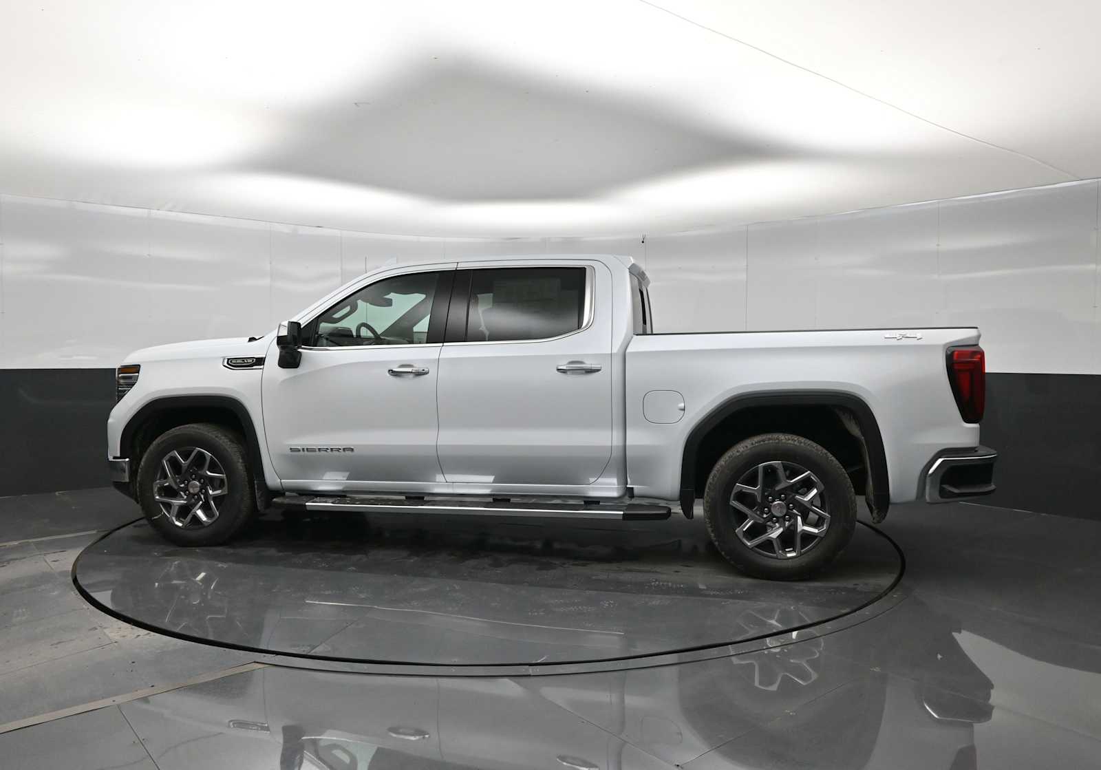 2026 GMC Sierra 1500 SLT - Photo 5