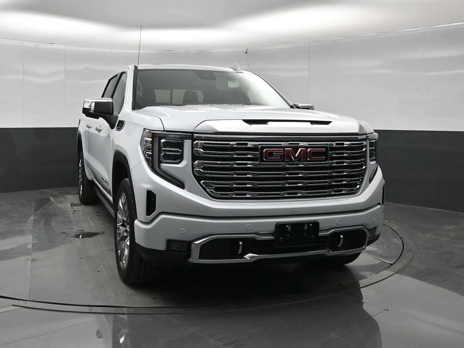 2026 GMC Sierra 1500 Denali - Photo 2