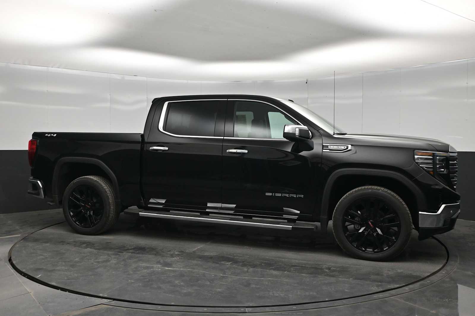 2026 GMC Sierra 1500 SLT - Photo 9