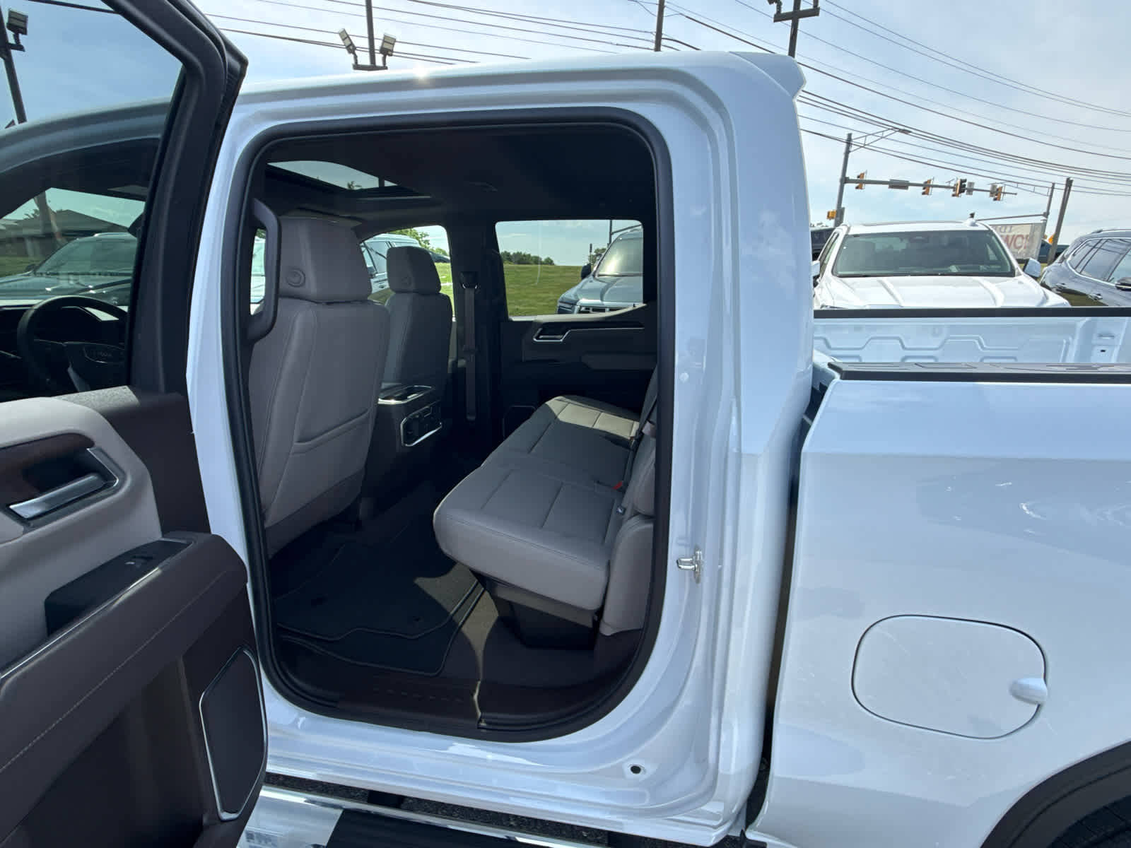 2026 GMC Sierra 1500 SLT - Photo 19