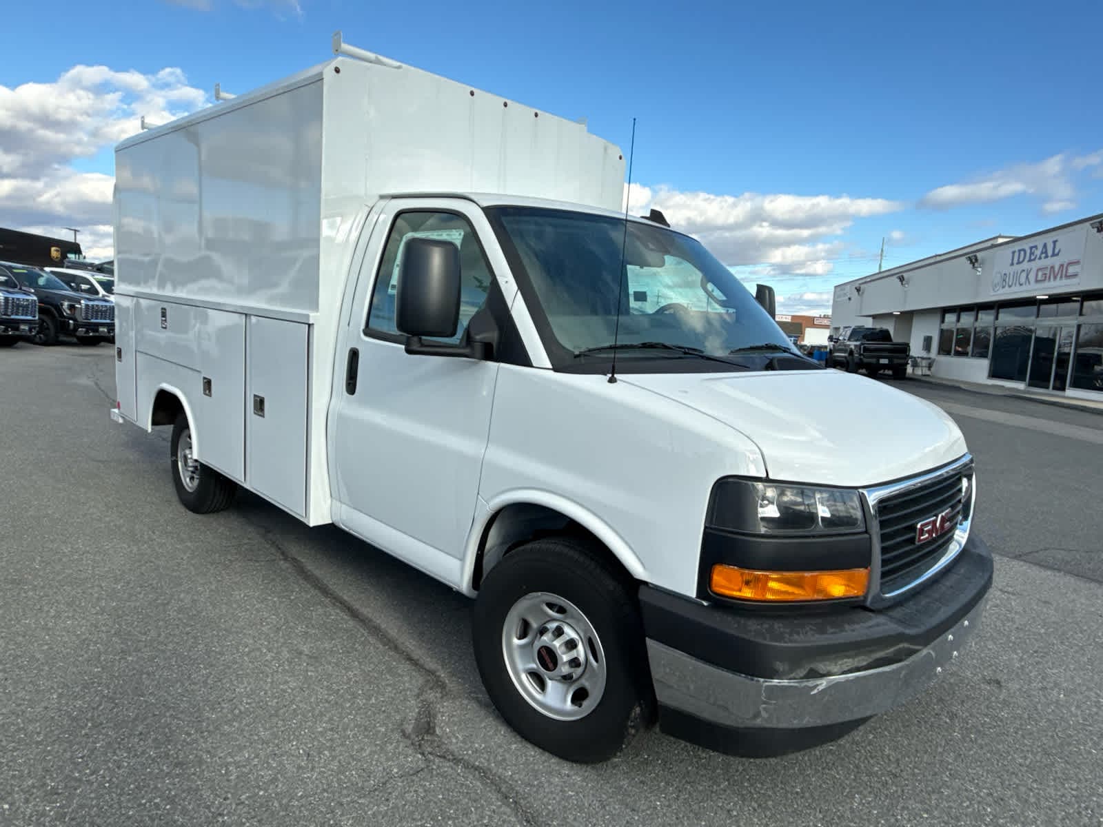 2025 GMC Savana Cutaway Work Van's photo