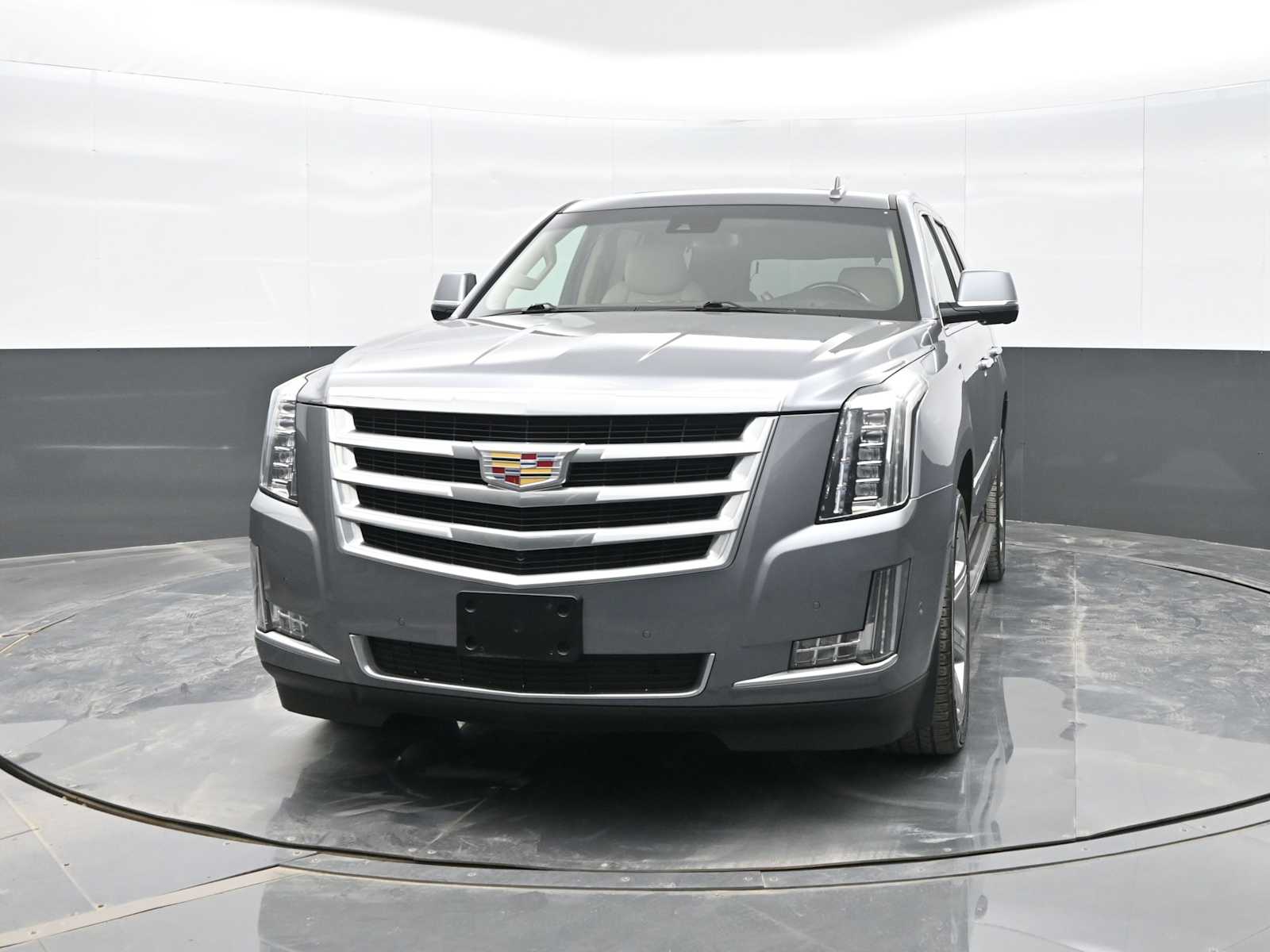 2019 Cadillac Escalade Luxury photo 2