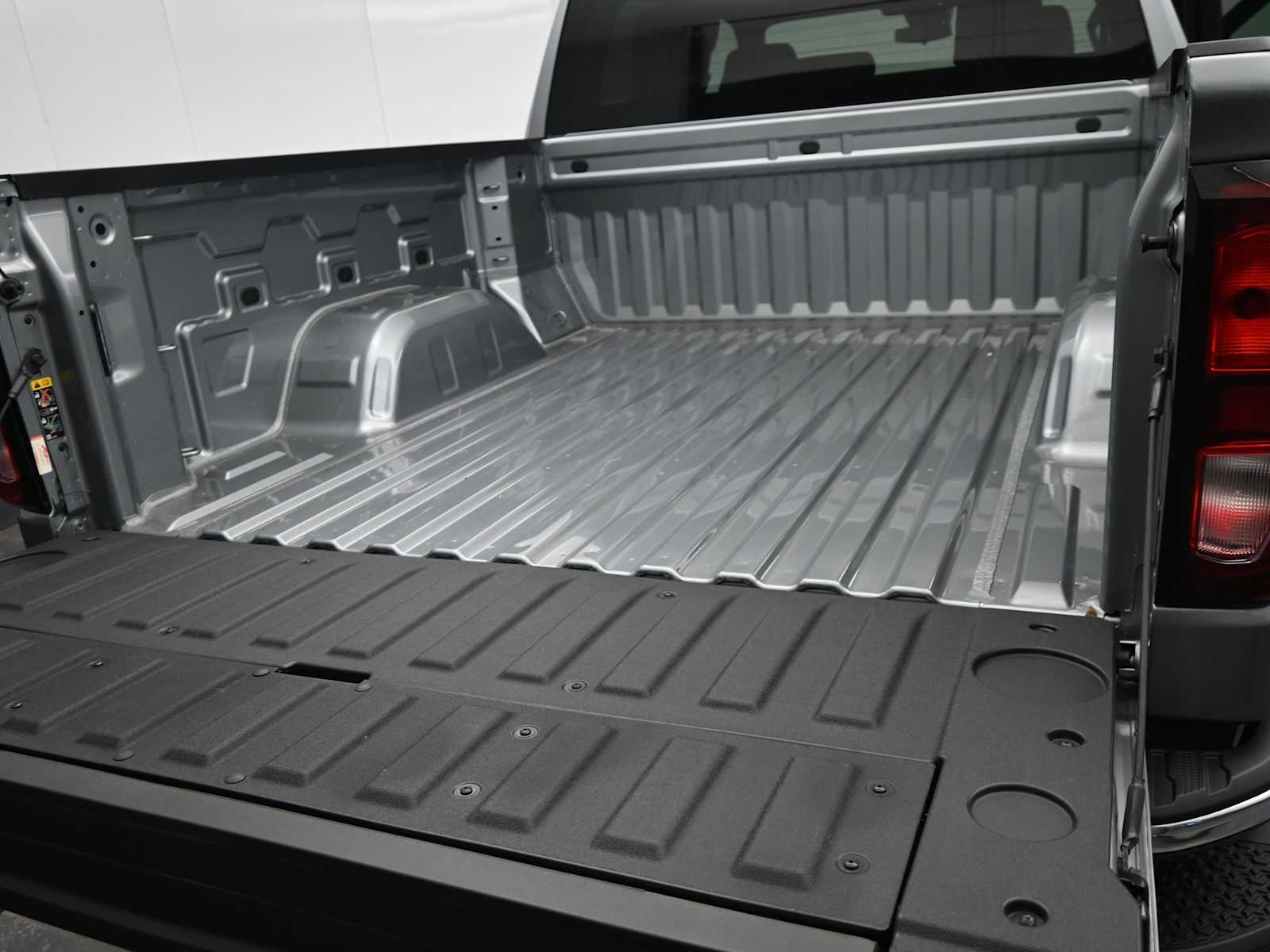2026 GMC Sierra 1500 SLE - Photo 14