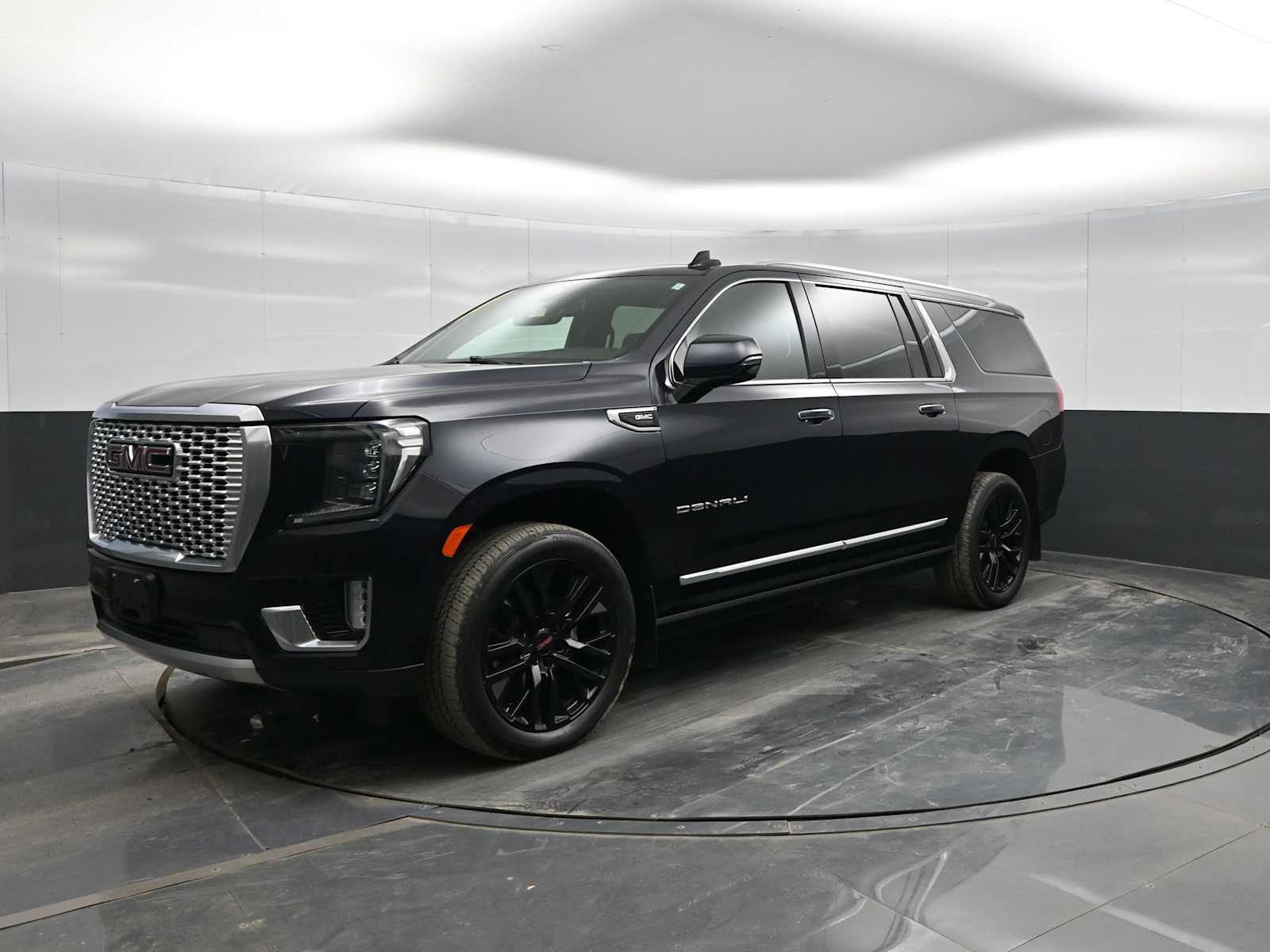 2022 GMC Yukon XL Denali's photo