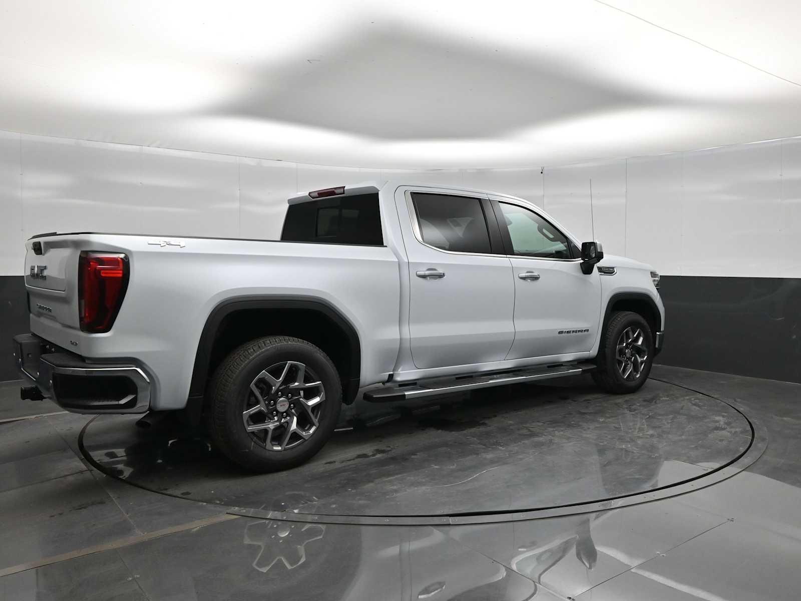 2026 GMC Sierra 1500 SLT - Photo 7