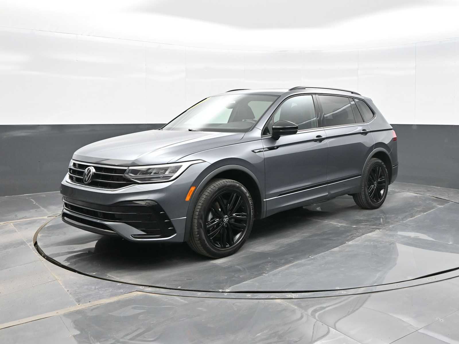 2022 Volkswagen Tiguan SE R-Line Black photo 4