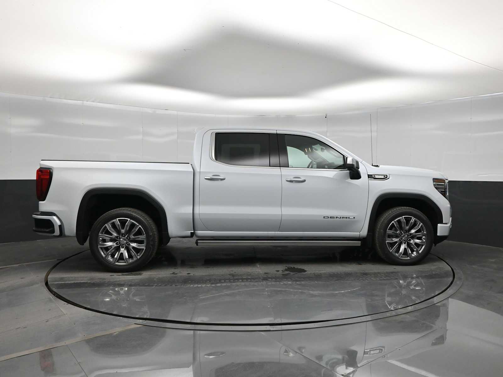 2026 GMC Sierra 1500 Denali - Photo 9