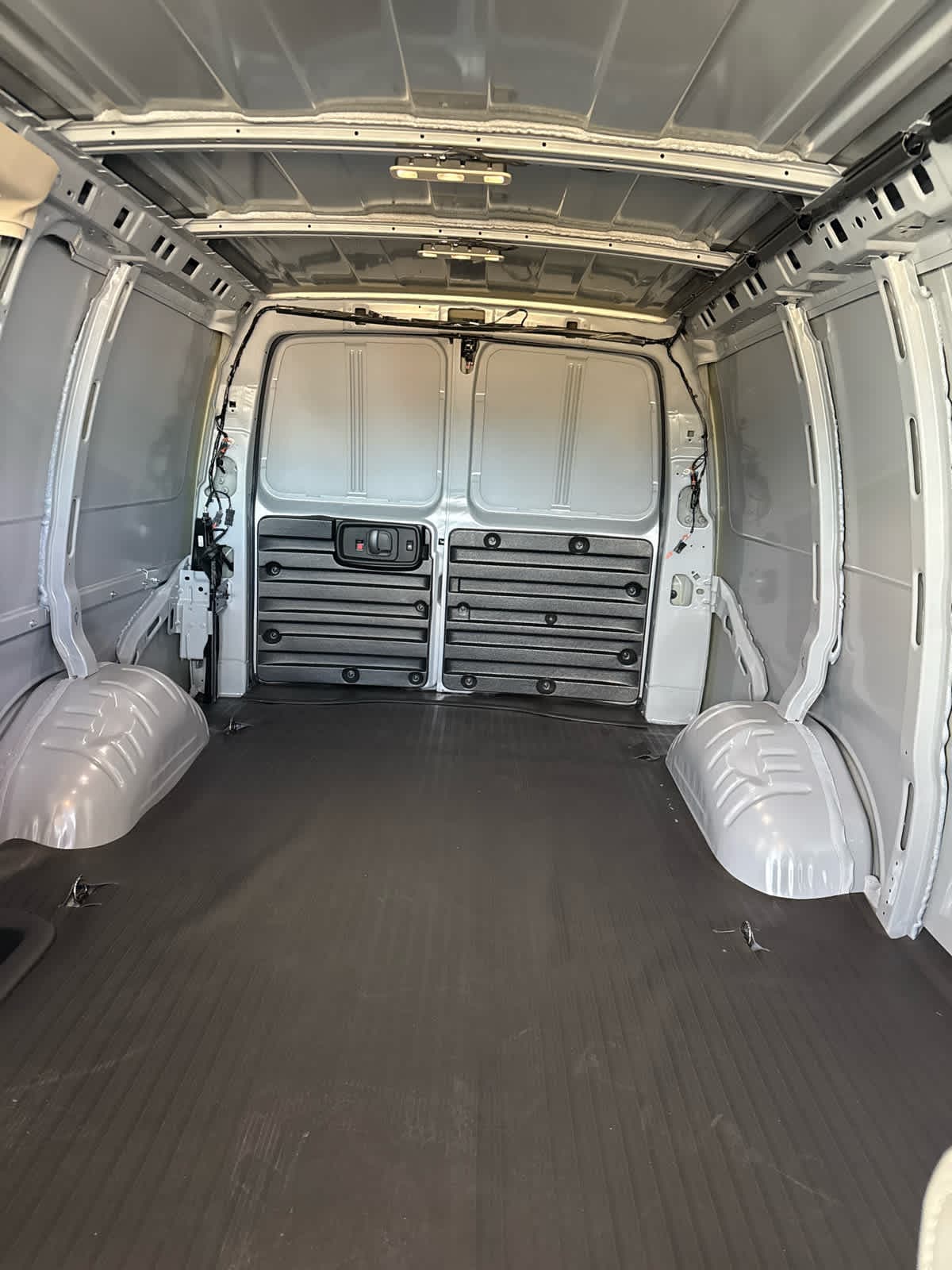2025 GMC Savana Cargo Work Van - Photo 13