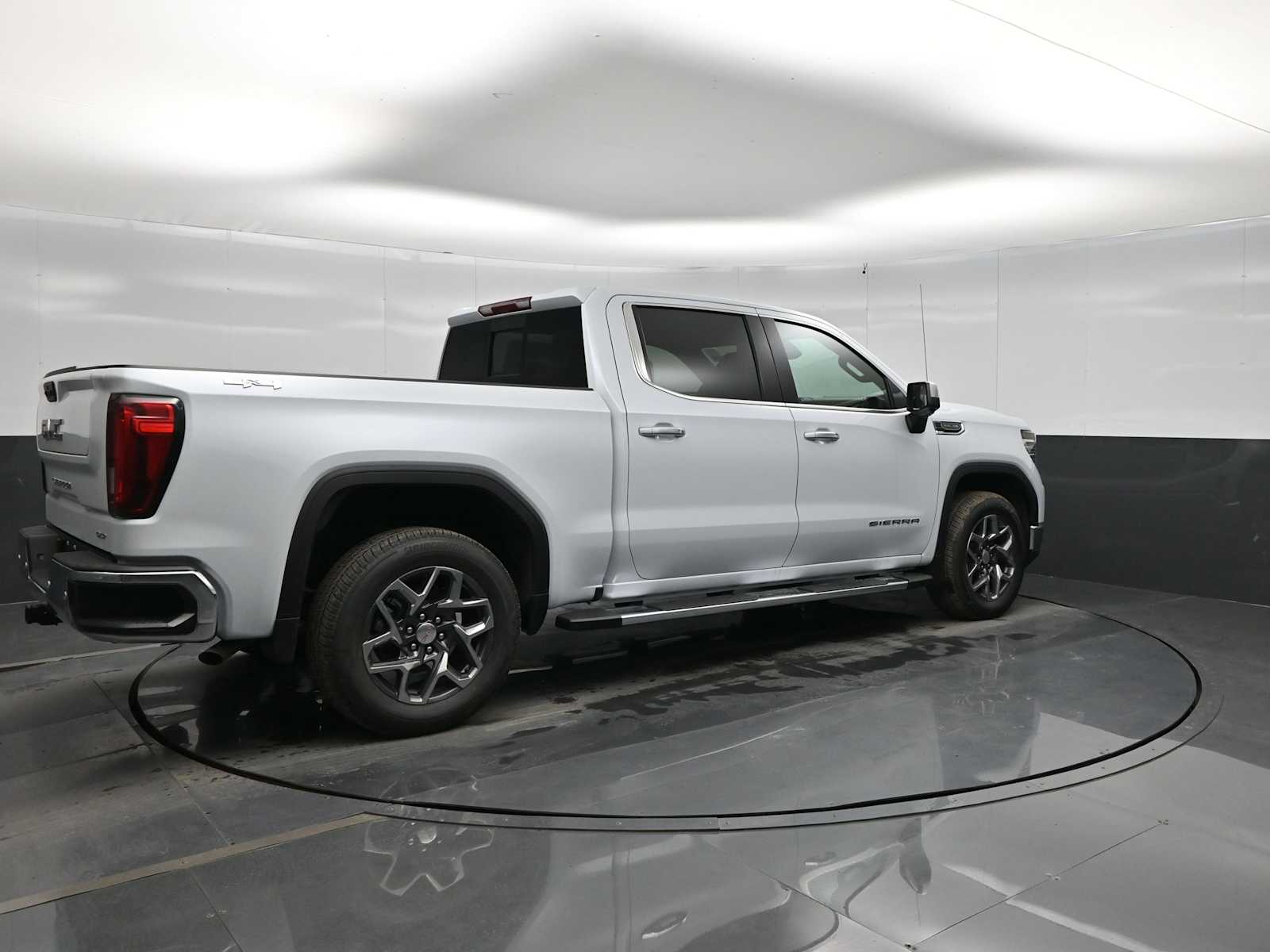 2026 GMC Sierra 1500 SLT - Photo 8
