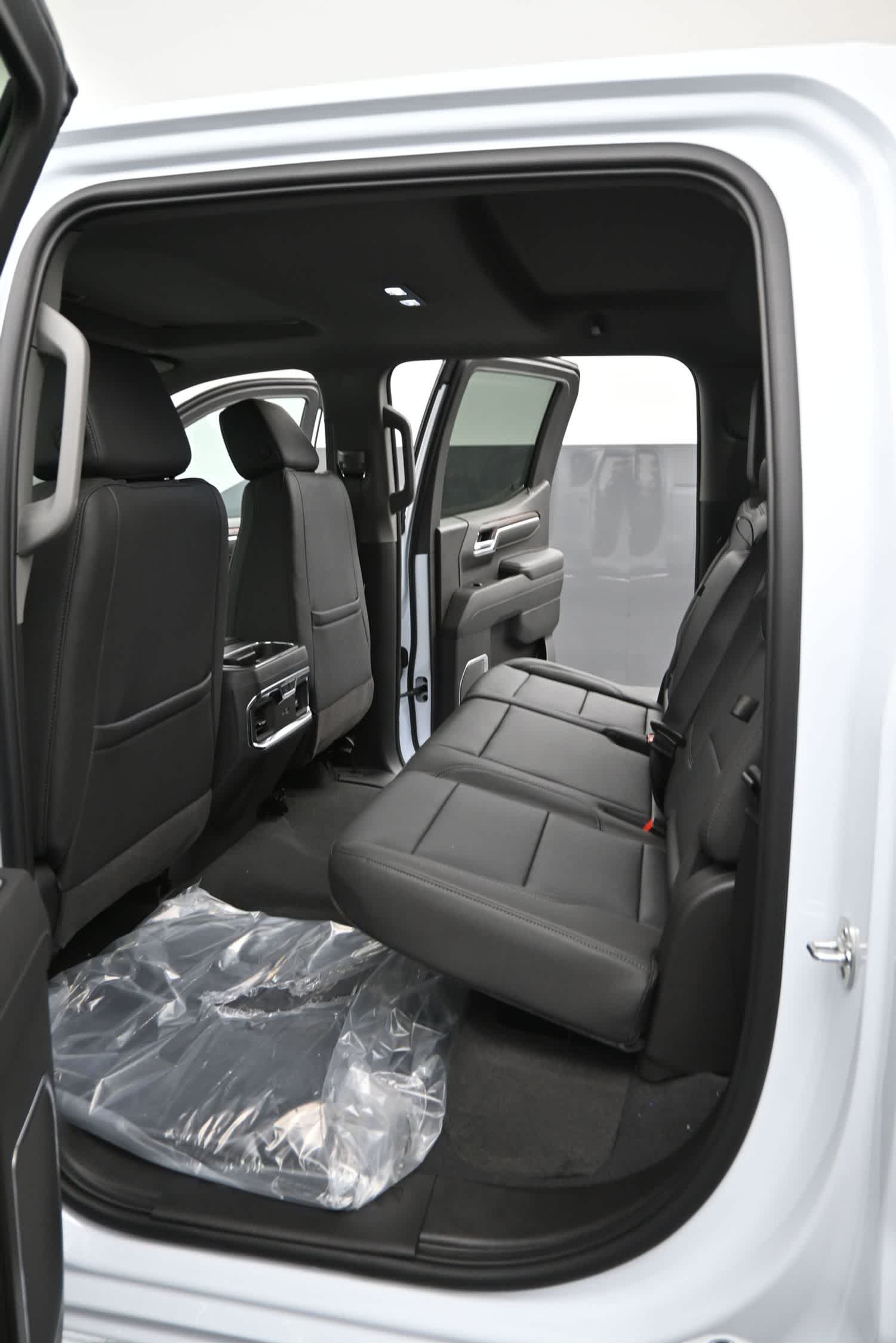 2026 GMC Sierra 1500 SLT - Photo 15
