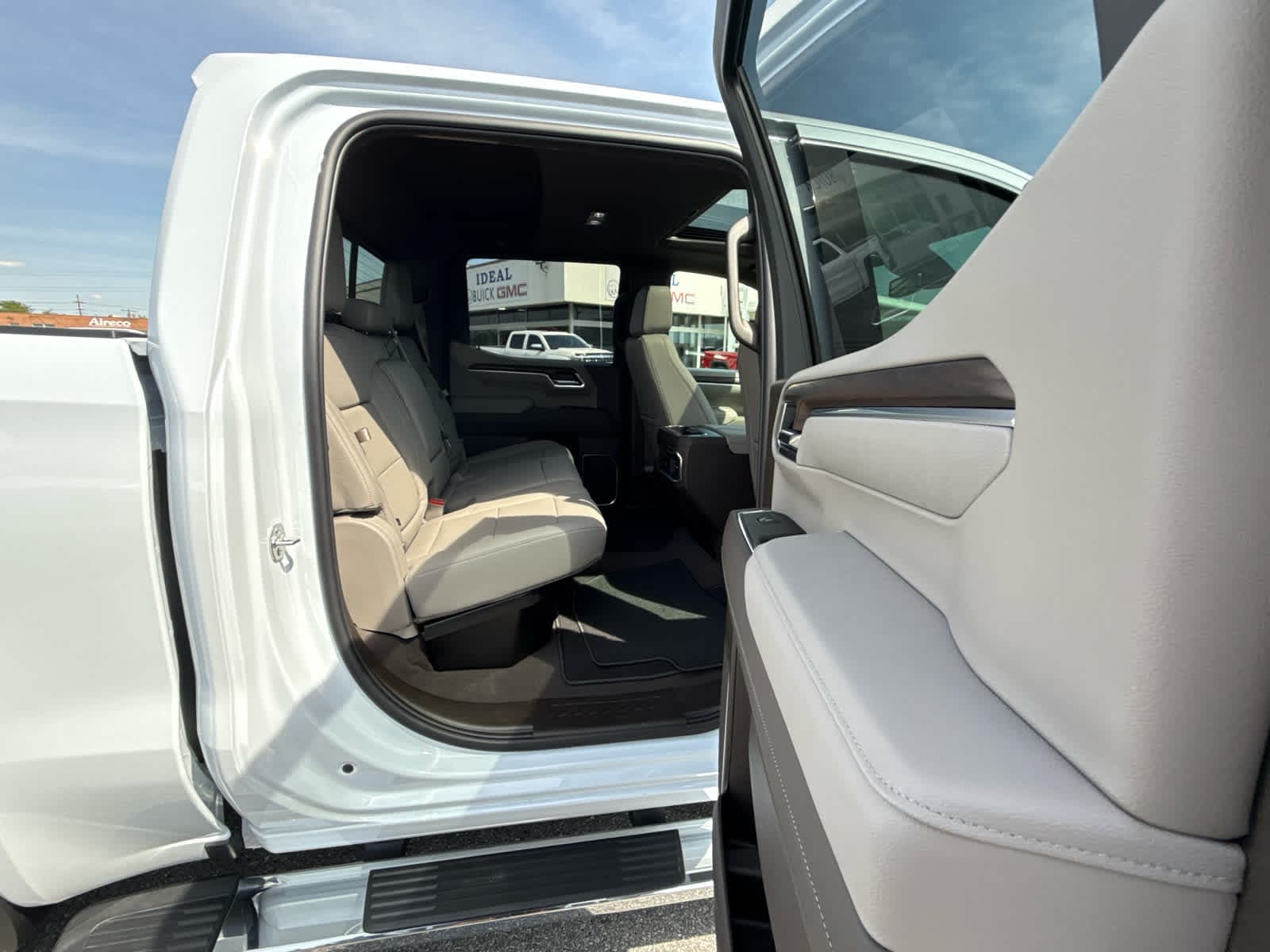 2026 GMC Sierra 1500 SLT - Photo 27