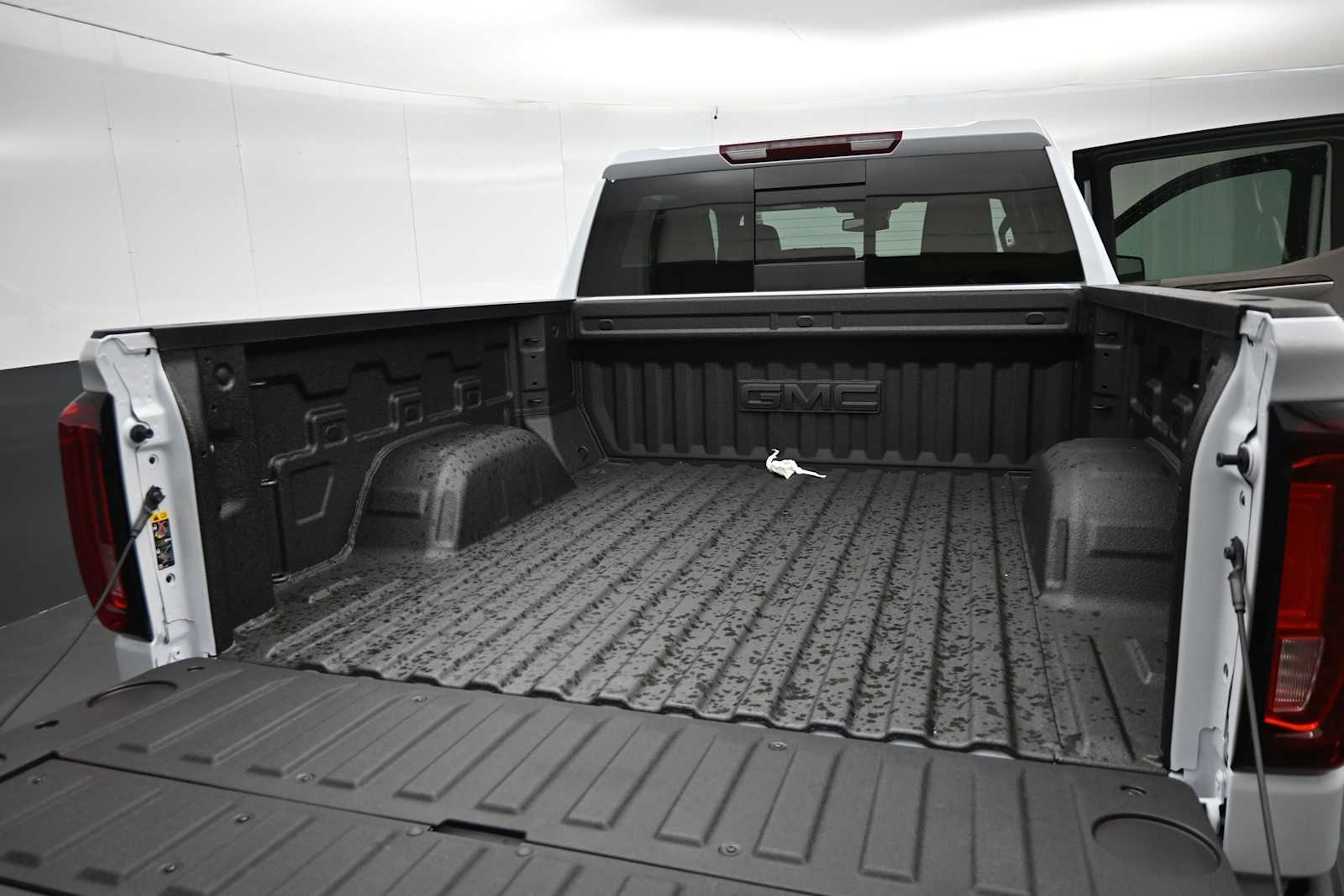 2026 GMC Sierra 1500 SLT - Photo 15