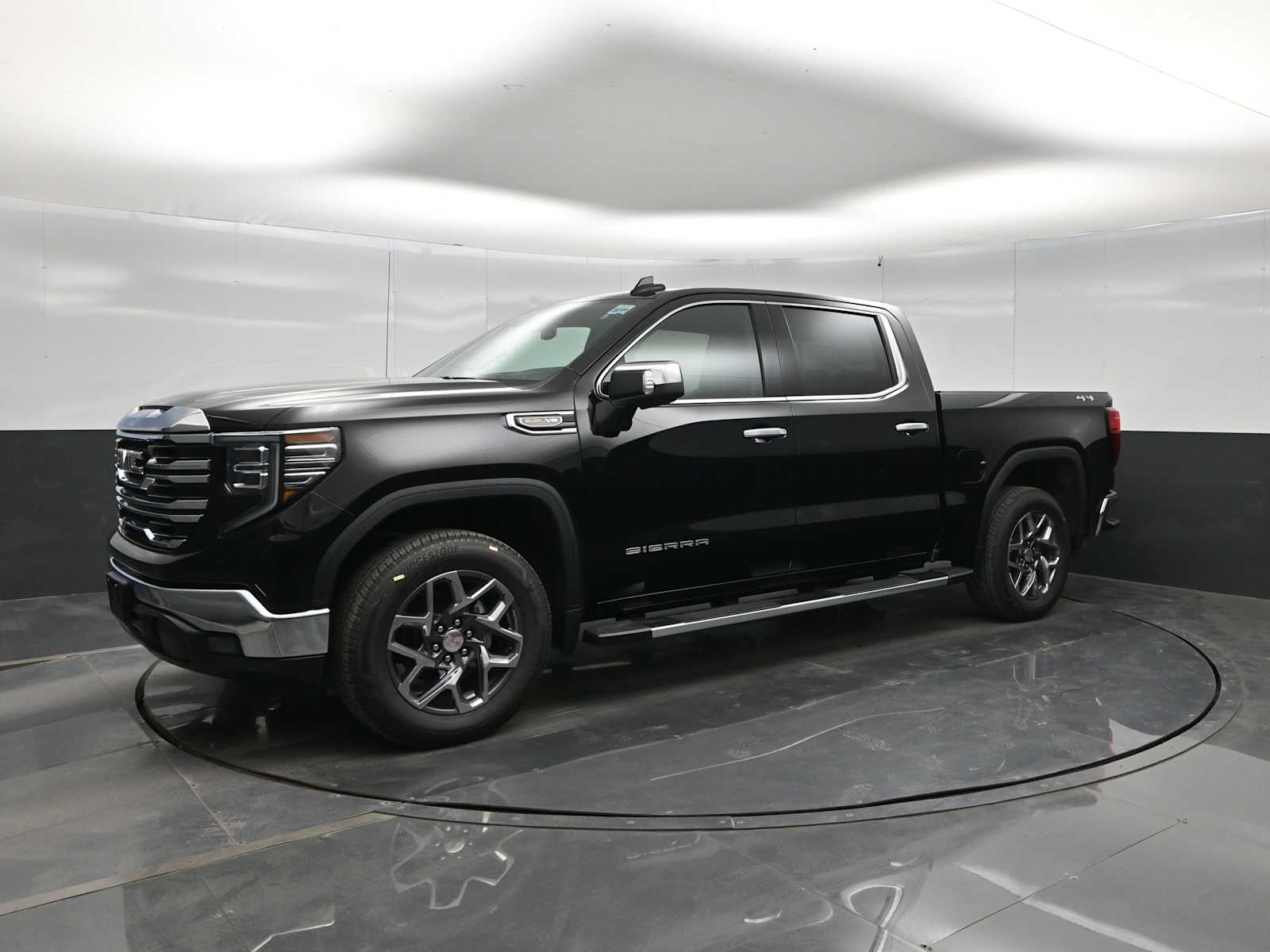 2026 GMC Sierra 1500 SLT - Photo 4