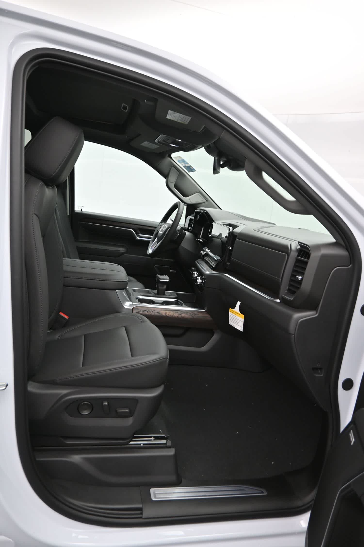 2026 GMC Sierra 1500 SLT - Photo 11