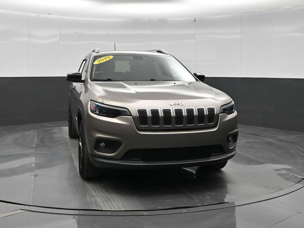 Used 2019 Jeep Cherokee Latitude Plus