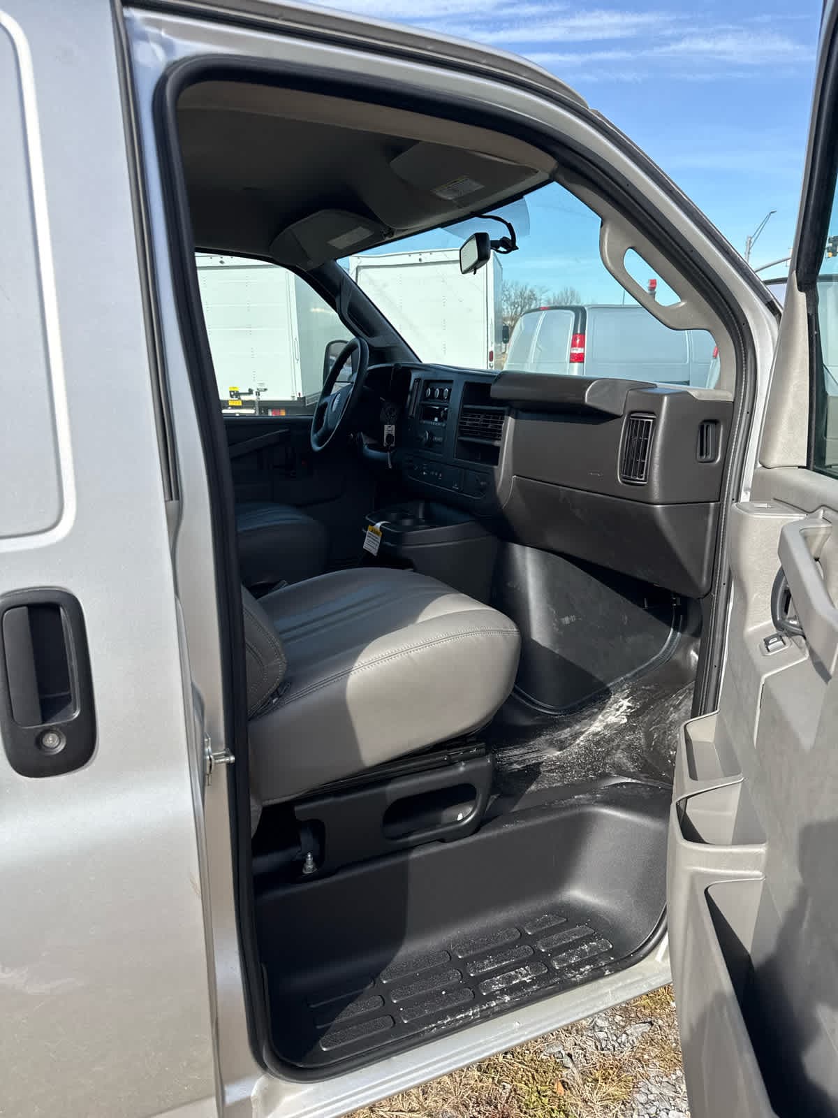 2025 GMC Savana Cargo Work Van - Photo 11