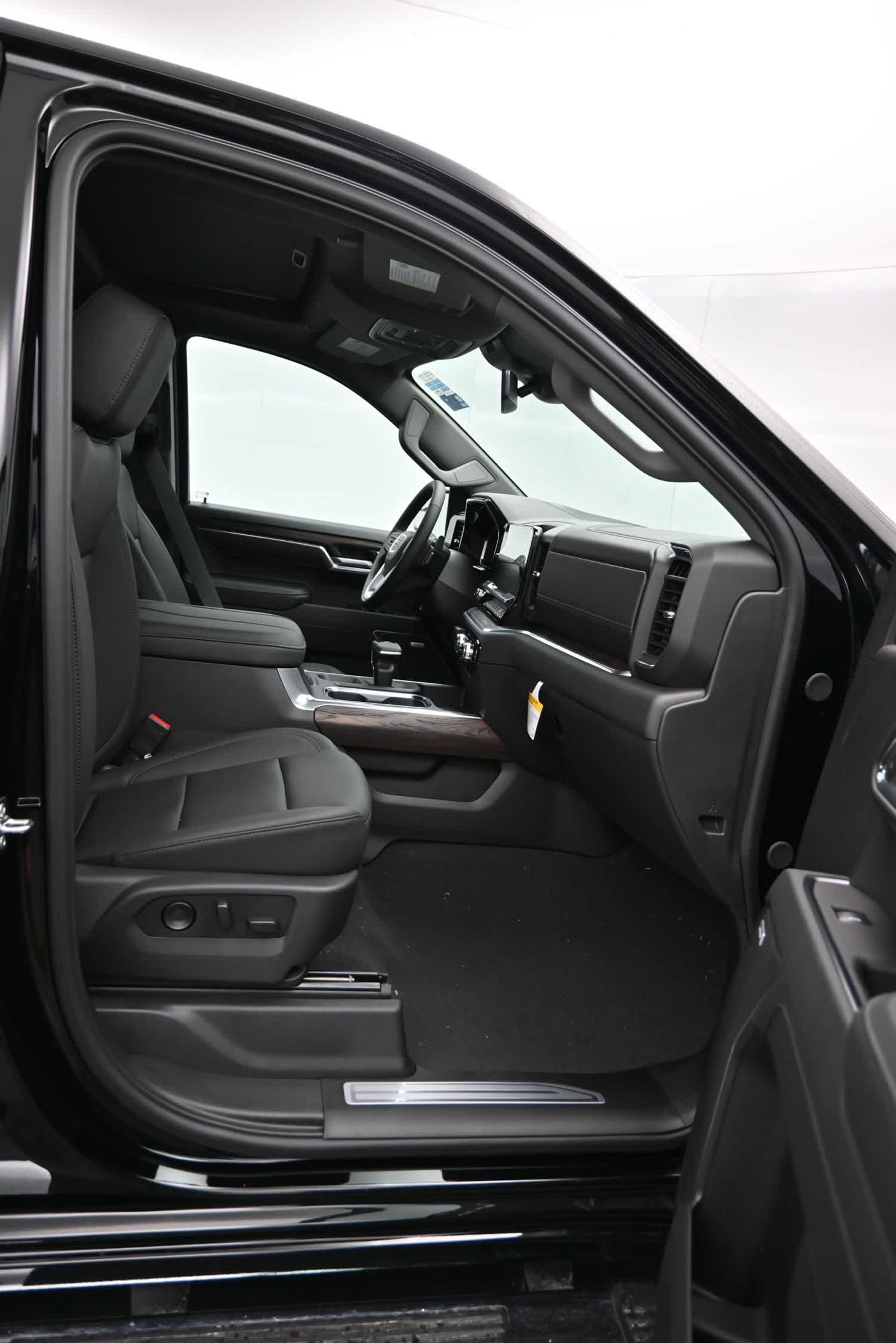 2026 GMC Sierra 1500 SLT - Photo 11