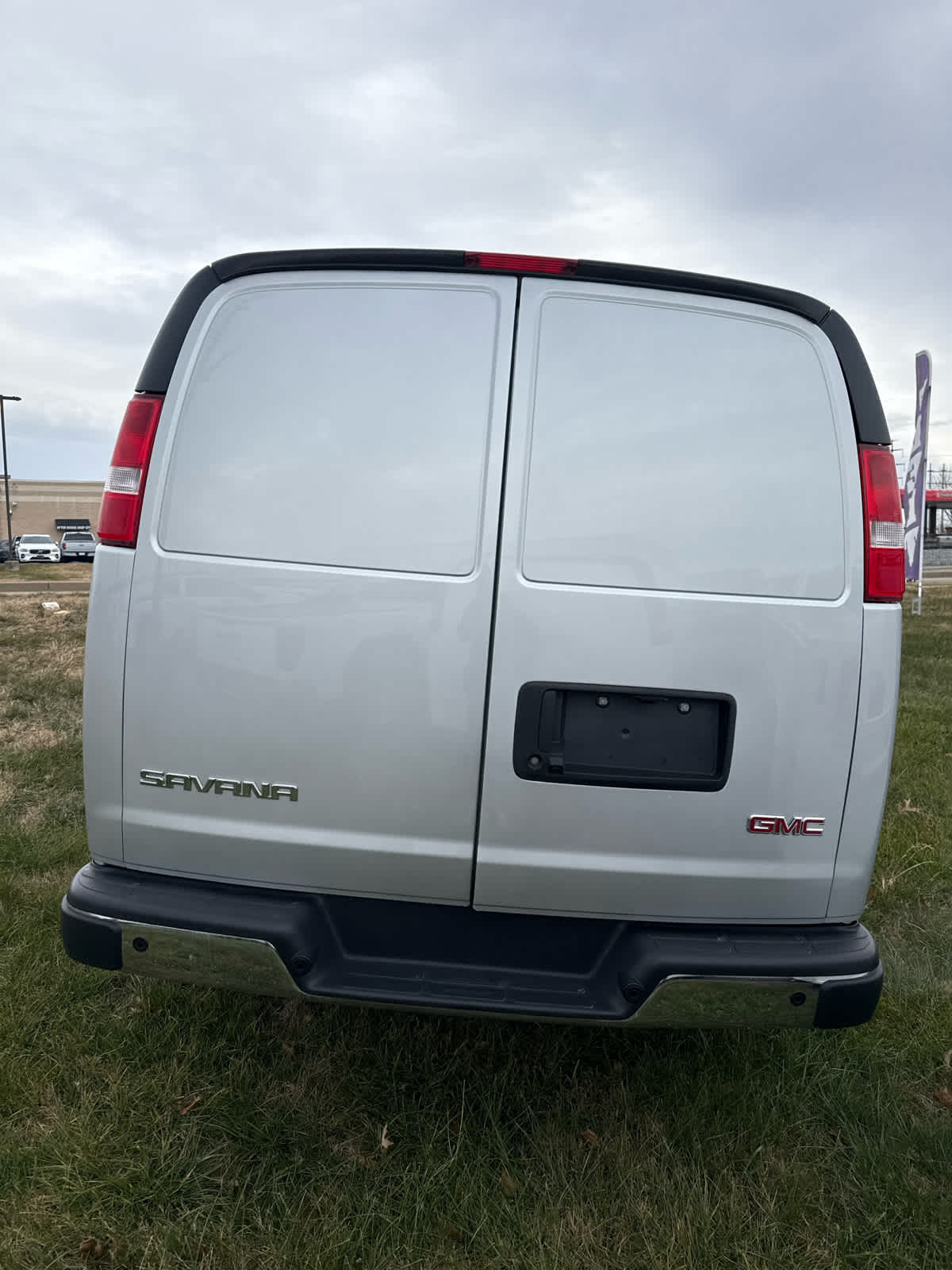 2025 GMC Savana Cargo Work Van - Photo 7