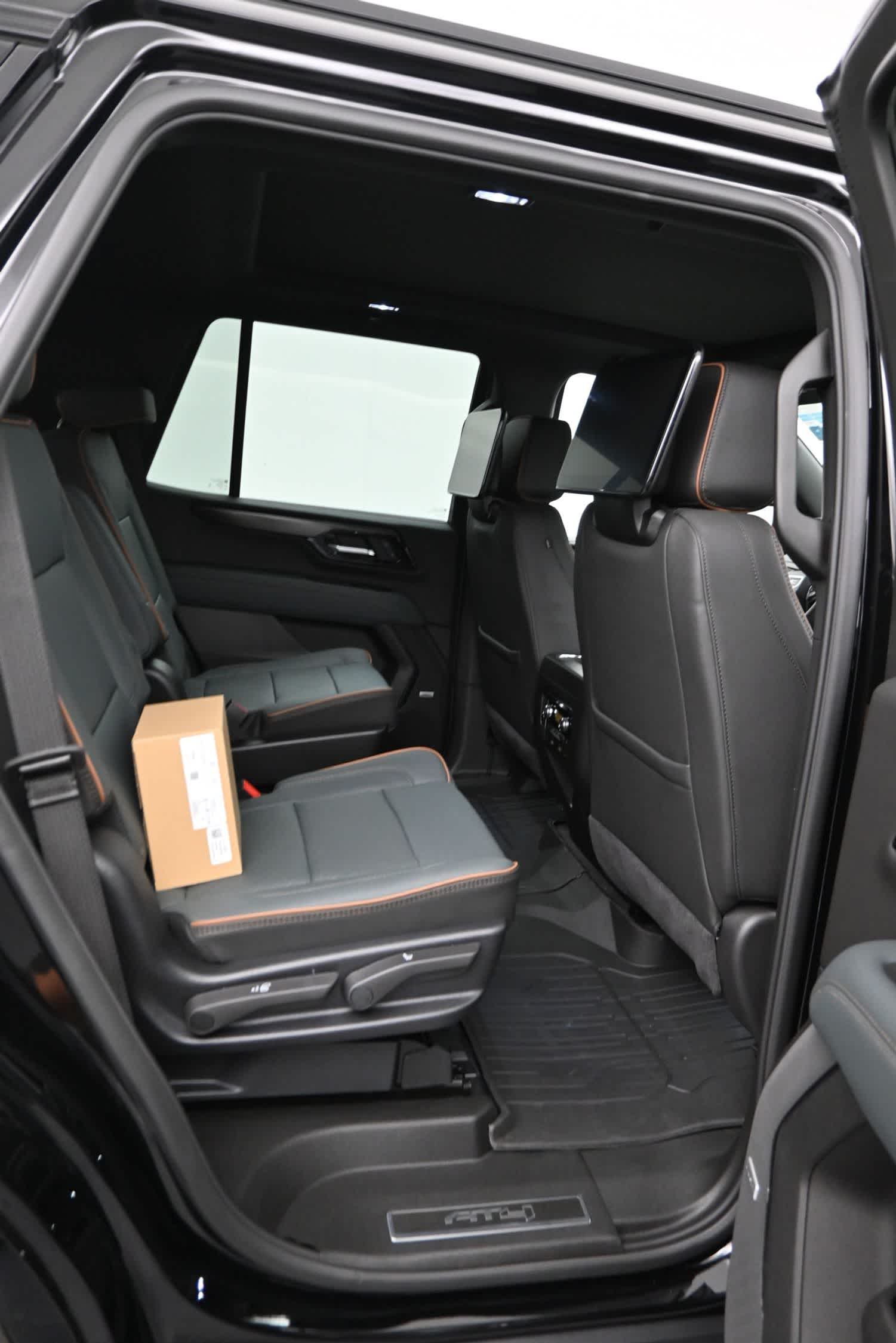 2026 GMC Yukon AT4 - Photo 12