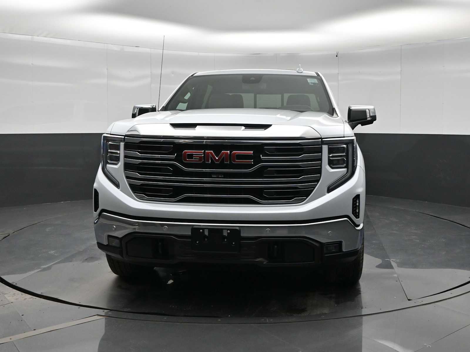 2026 GMC Sierra 1500 SLT - Photo 3