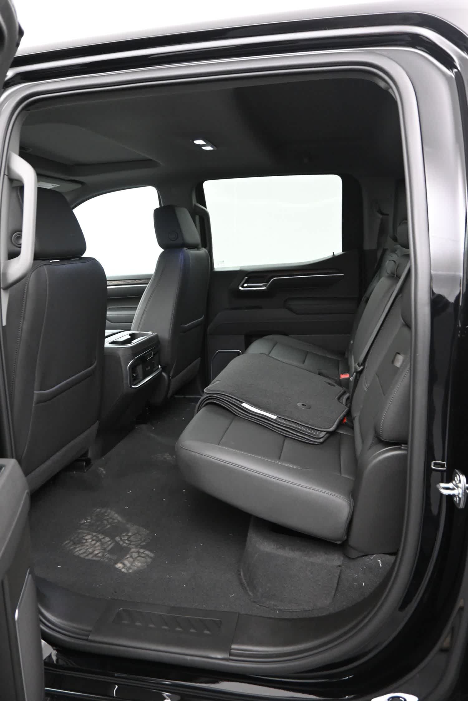 2026 GMC Sierra 1500 SLT - Photo 12