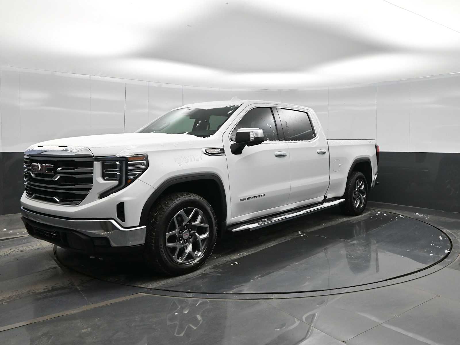 2023 GMC Sierra 1500 SLT's photo