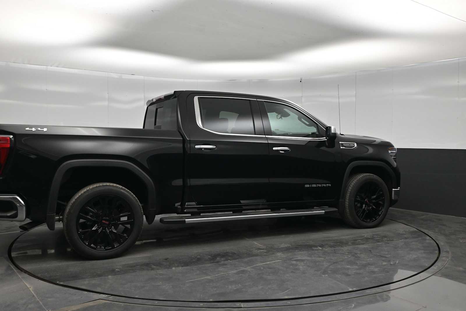 2026 GMC Sierra 1500 SLT - Photo 7