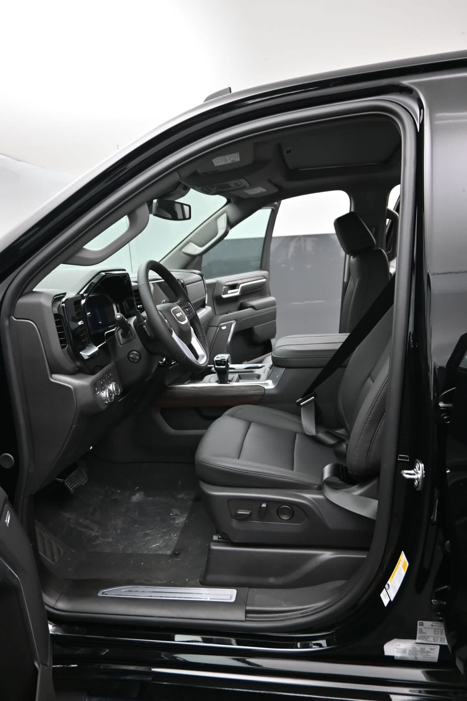 2026 GMC Sierra 1500 SLT - Photo 16