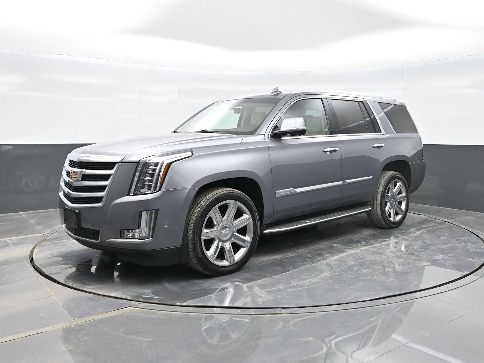 2019 Cadillac Escalade Luxury photo 3
