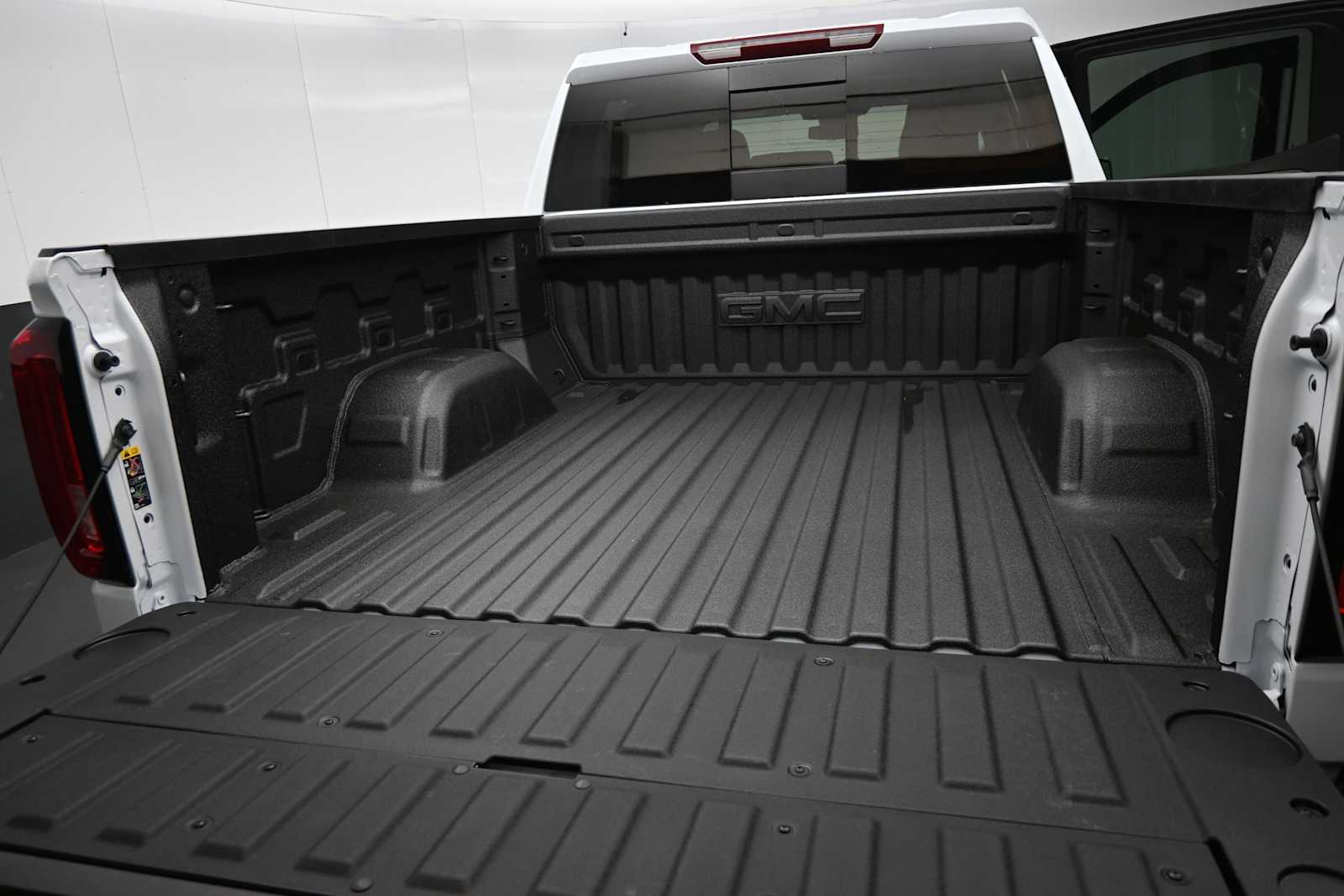 2026 GMC Sierra 1500 SLT - Photo 14