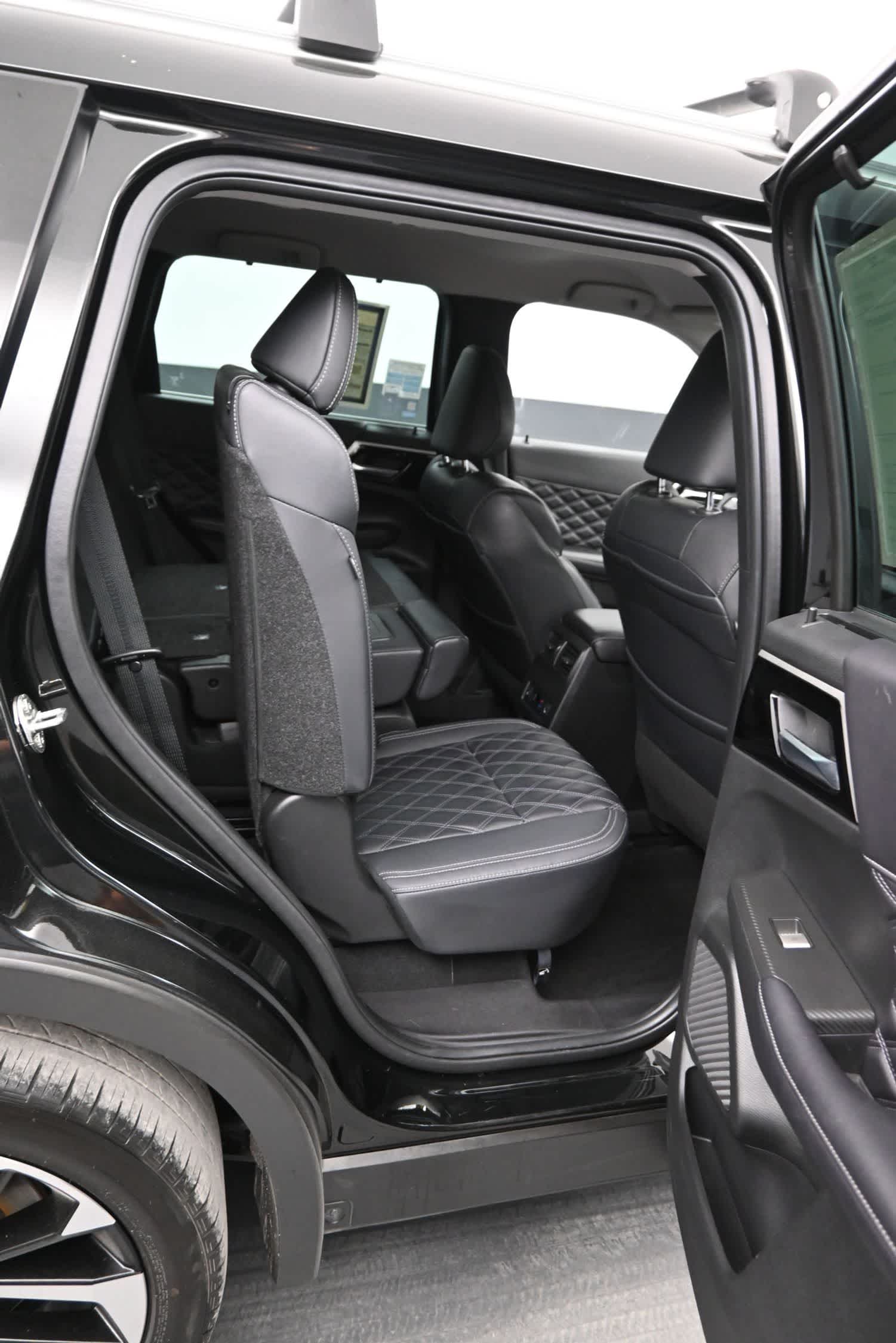 2023 Mitsubishi Outlander SEL - Photo 12