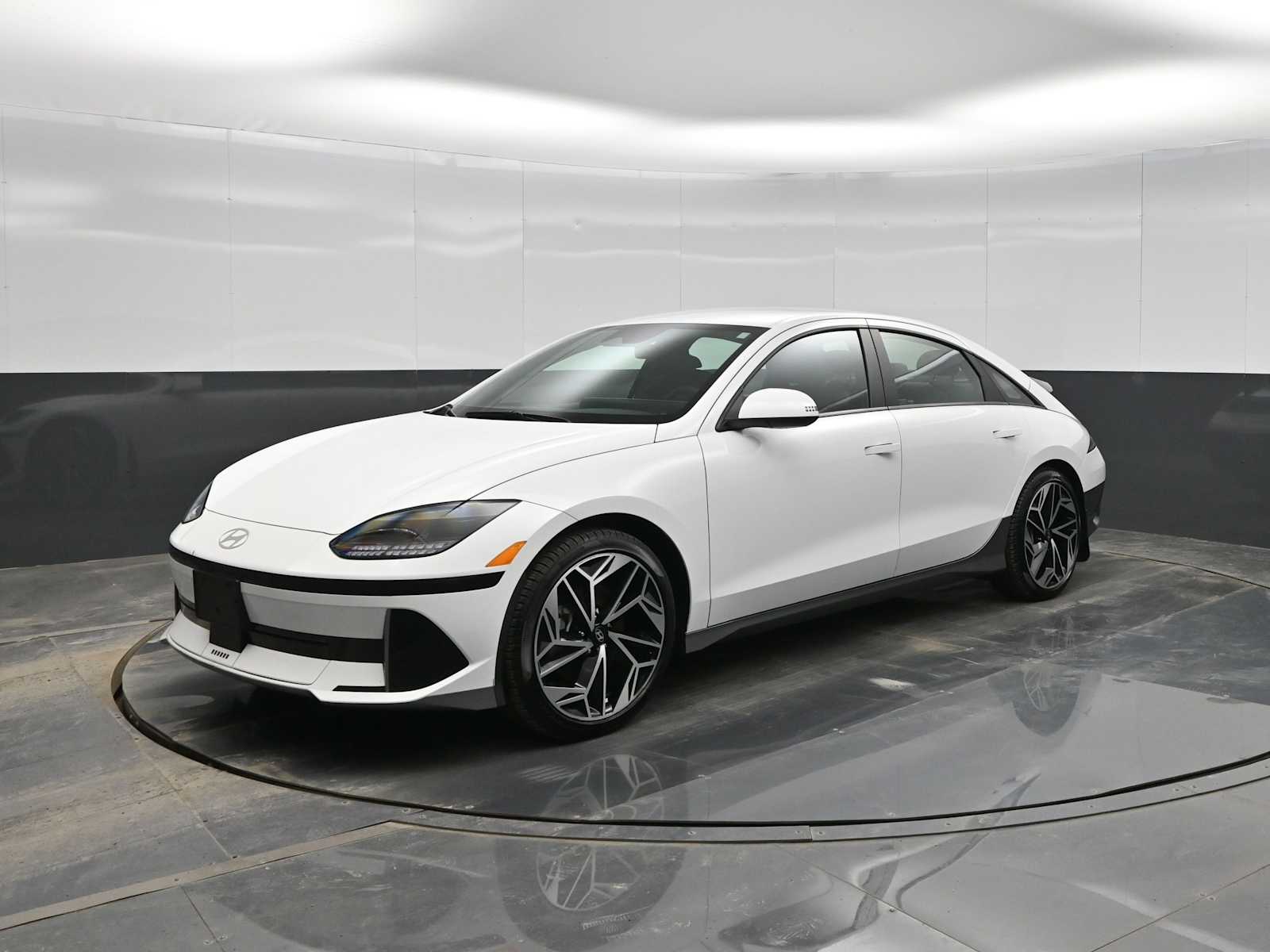 2023 Hyundai IONIQ 6 SEL's photo